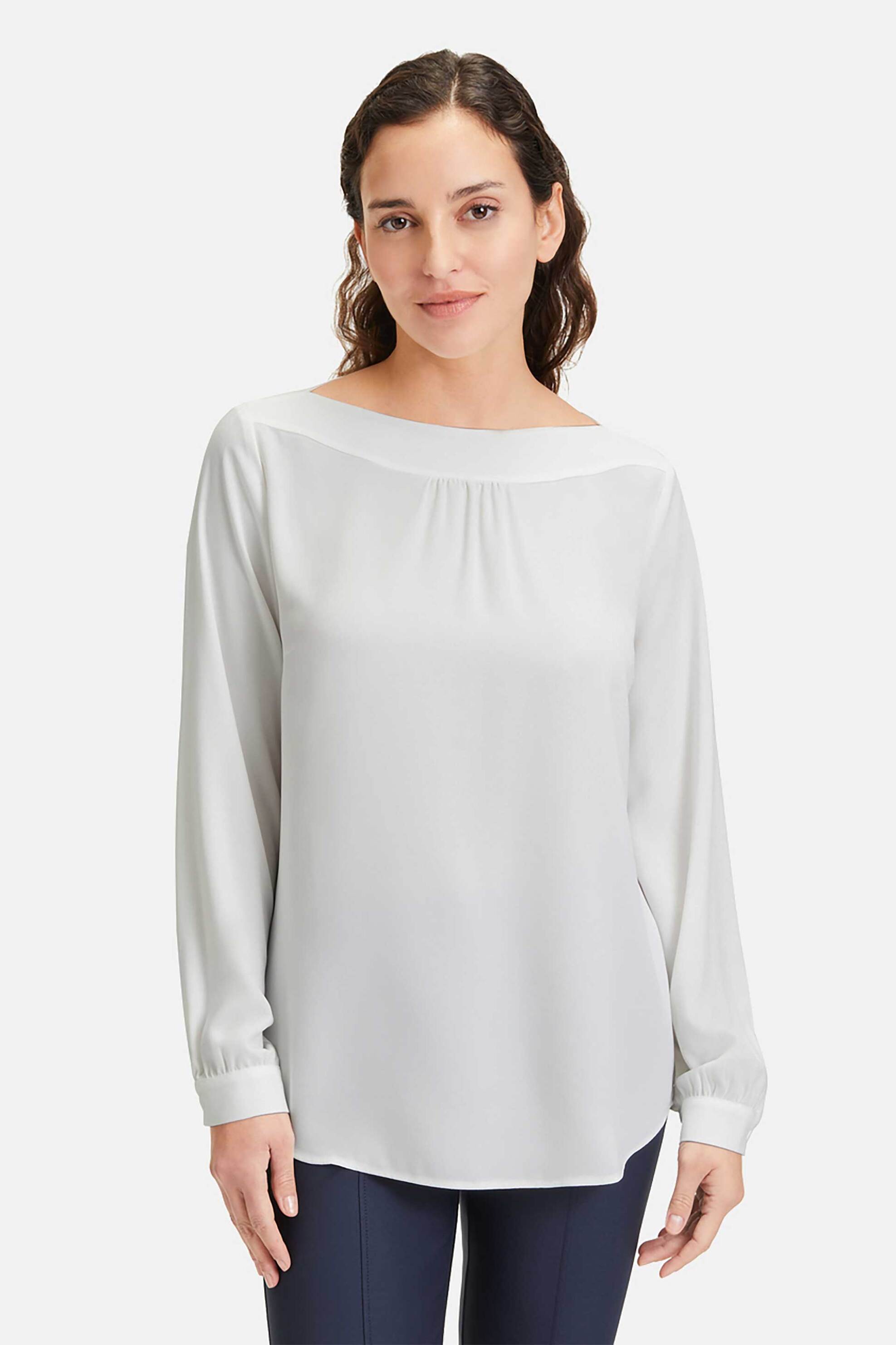 Betty Barclay γυναικεία μπλούζα μονόχρωμη με σούρες στην λαιμόκοψη