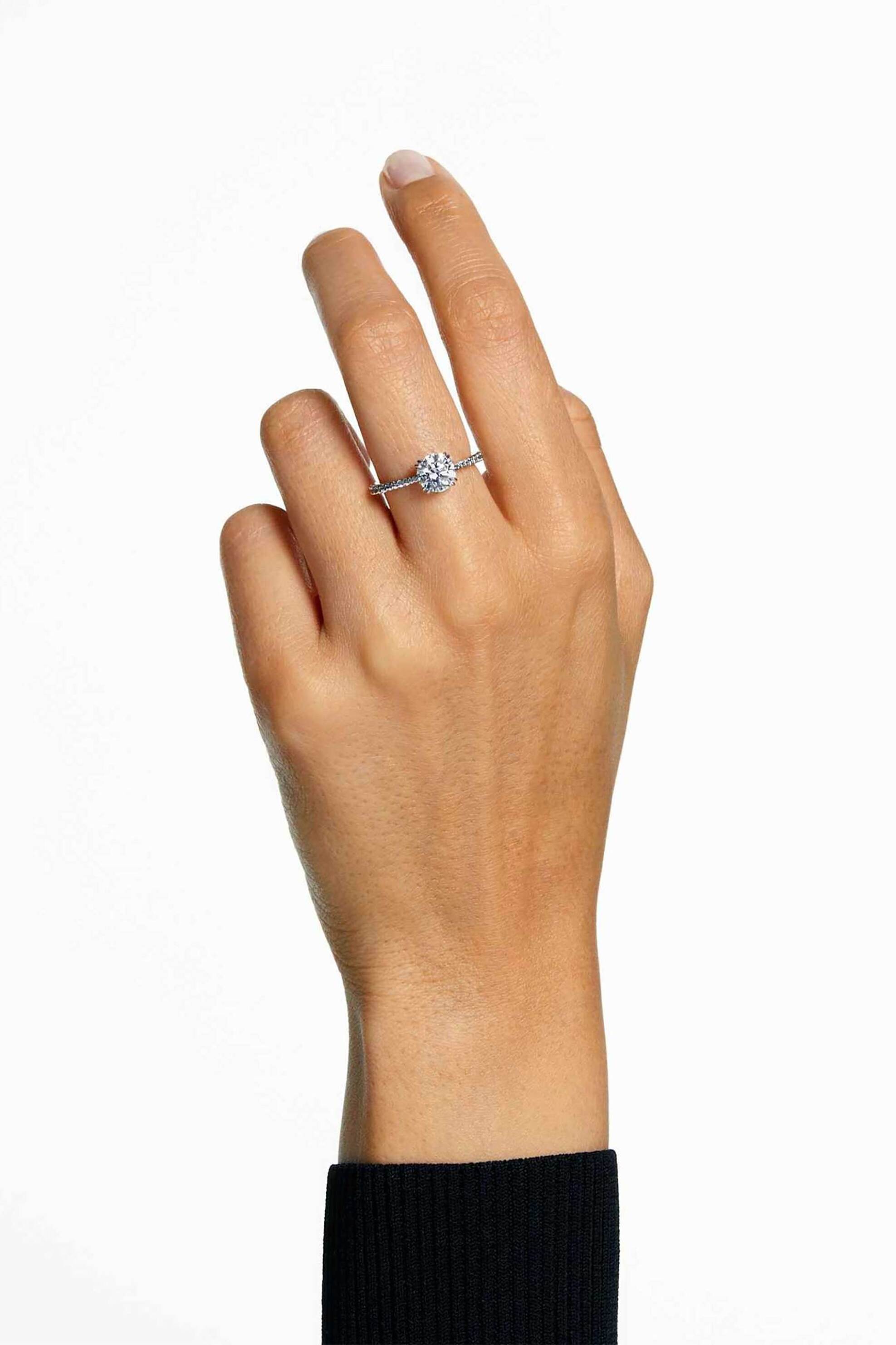 Swarovski Γυναικείο Δαχτυλίδι Κοκτέιλ Στρογγυλή Κοπή Pavé Λευκό Φινίρισμα σε Ασημένιο Τόνο Stilla (58) - 5645252