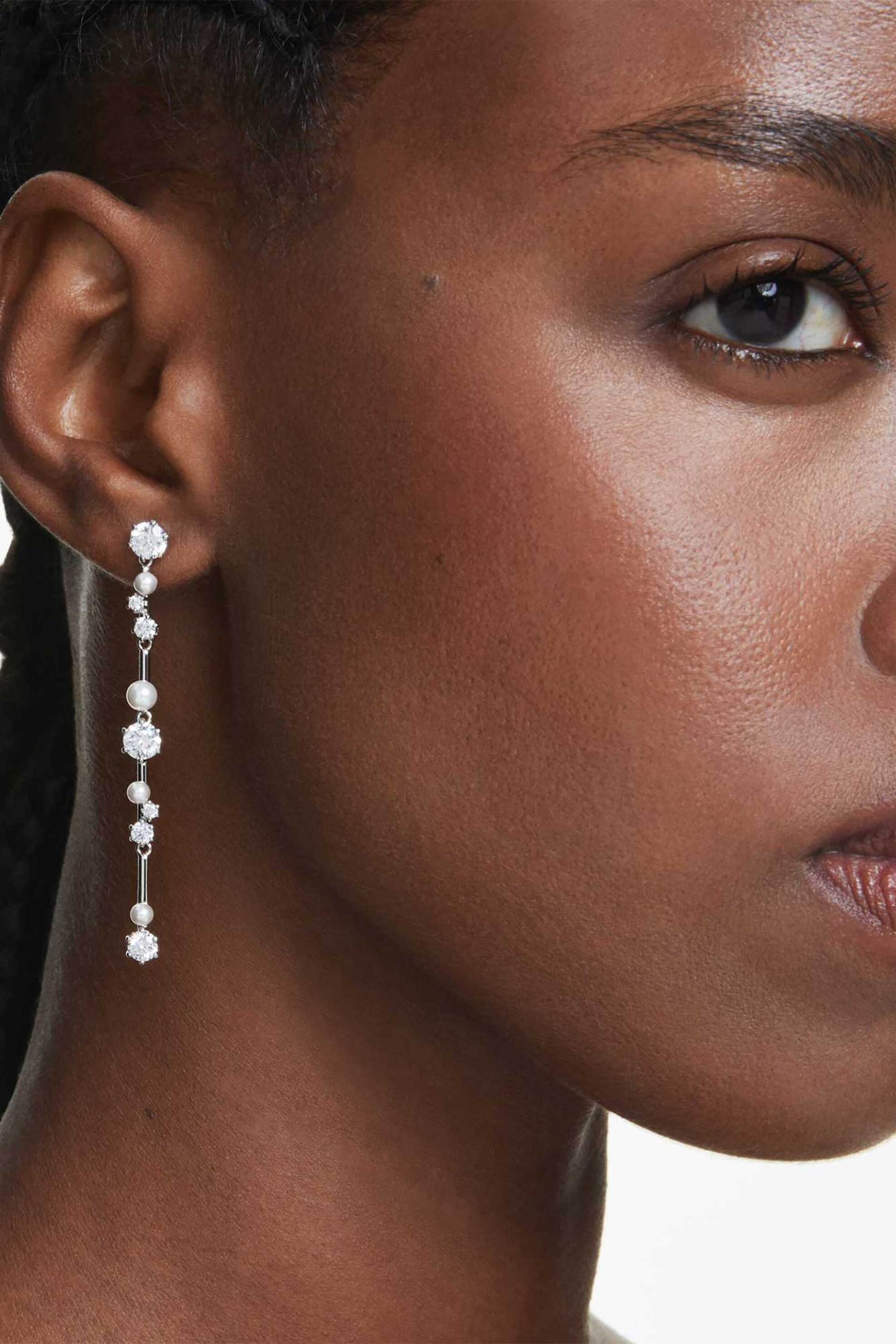 Swarovski Γυναικεία Σκουλαρίκια-Σταγόνα Crystal Pearl Στρογγυλές Κοπές Λευκά Επιμετάλλωση Ροδίου Constella - 5705614
