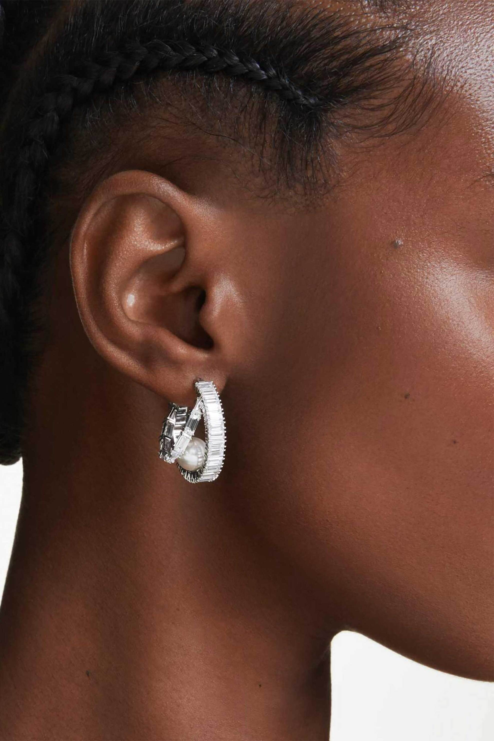 Swarovski Γυναικείοι Κρίκοι Crystal Pearl Κοπή Baguette Λευκά Επιμετάλλωση Ροδίου Ariana Grande X - 5720868