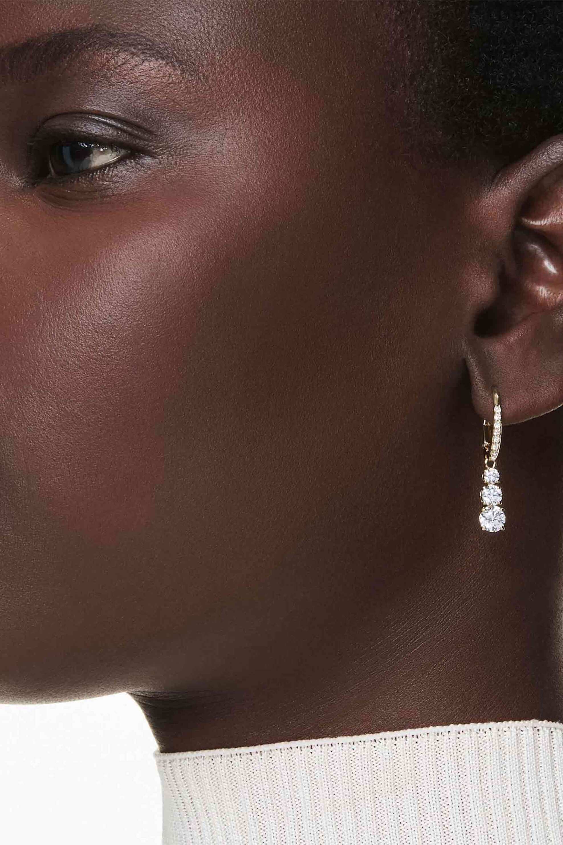 Swarovski Γυναικείοι Κρίκοι Στρογγυλή Κοπή Λευκά Επιμετάλλωση σε Χρυσαφί Τόνο Stilla Attract - 5723300