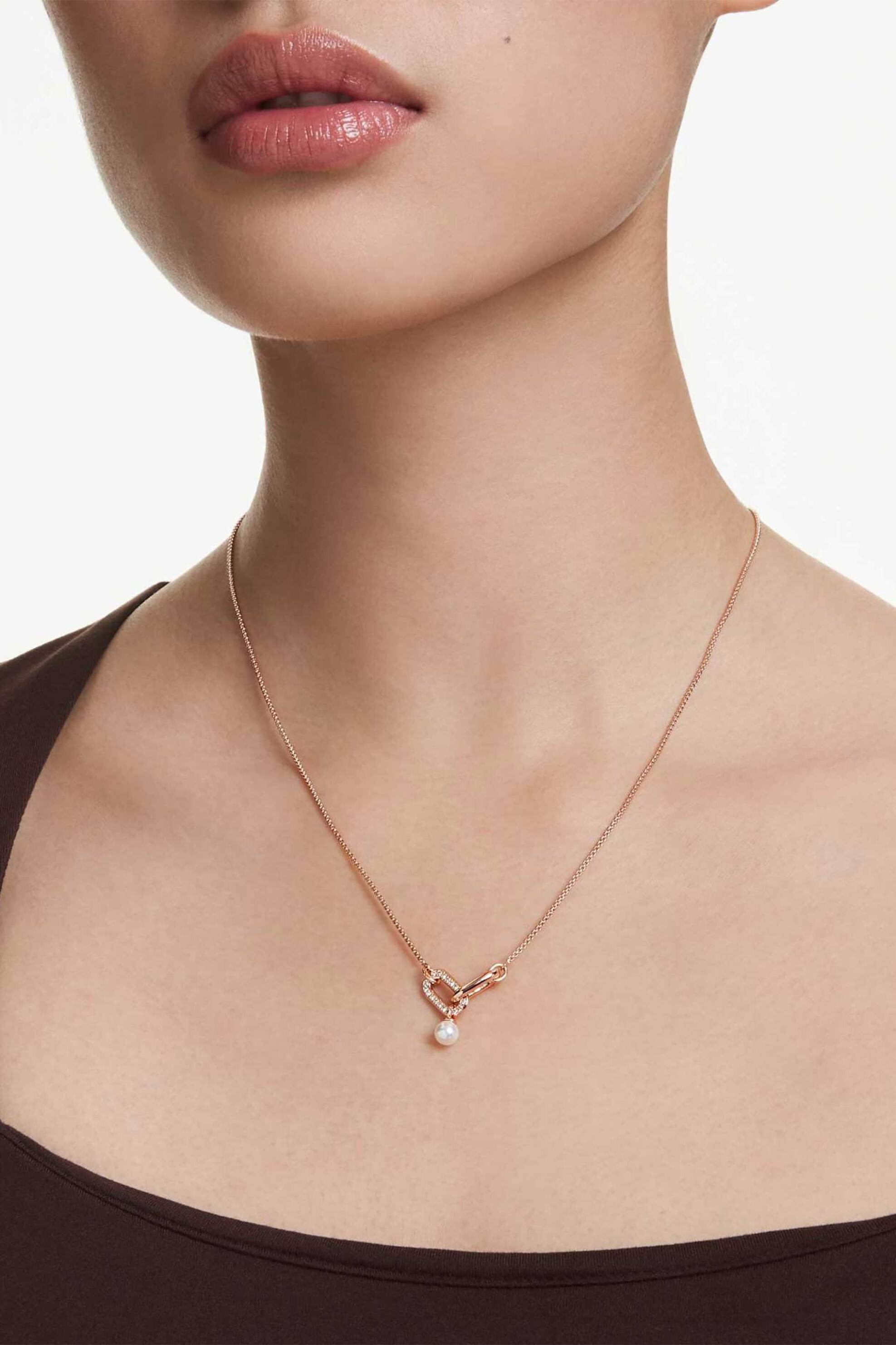 Swarovski Γυναικείο Μενταγιόν Crystal Pearl Στρογγυλή Κοπή Λευκό Επιμετάλλωση σε Ροζ Χρυσαφί Τόνο Constella - 5728589