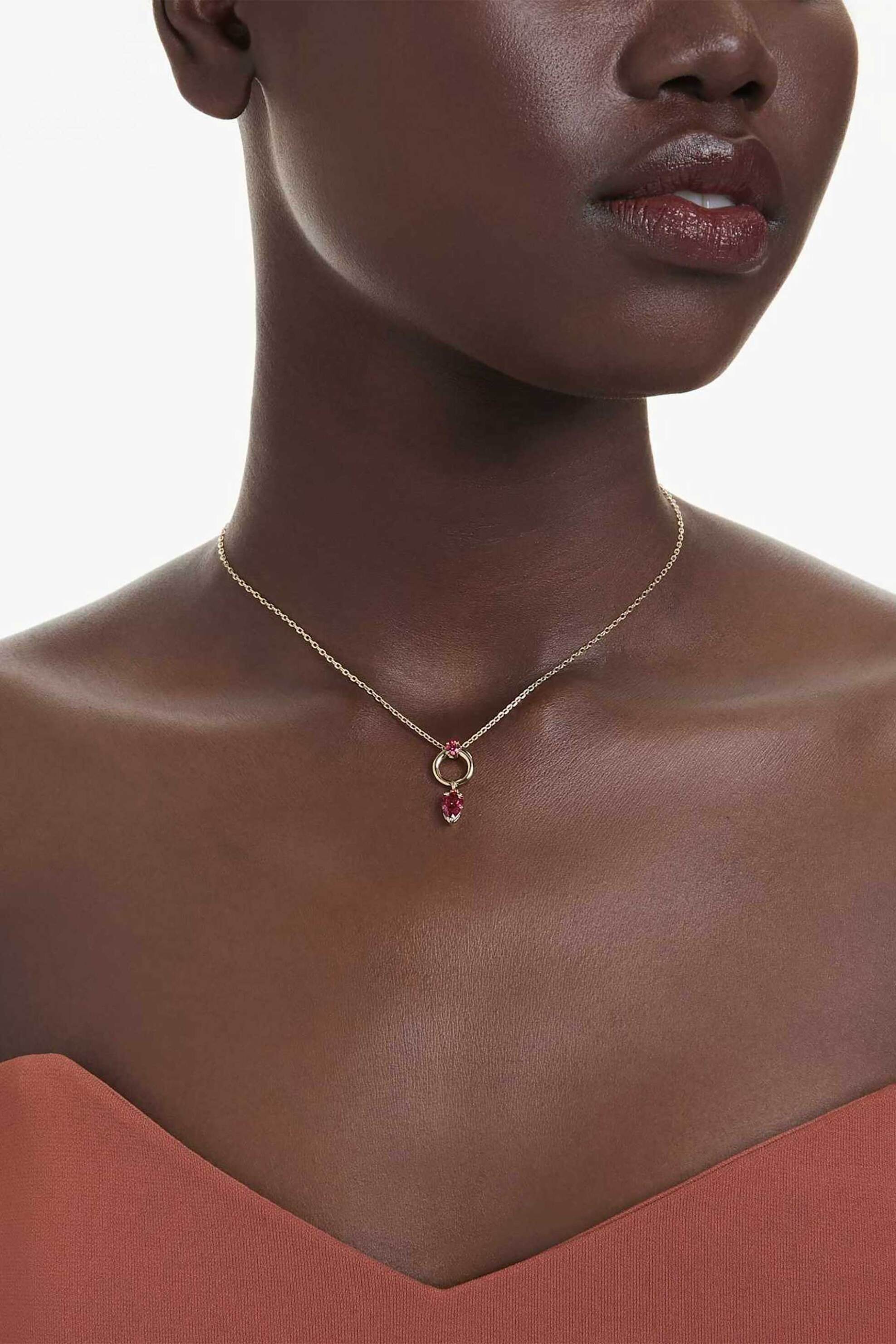 Swarovski Γυναικείο Μενταγιόν Μίξη Κοπών Κόκκινο Επιμετάλλωση σε Χρυσαφί Τόνο Mesmera - 5732487