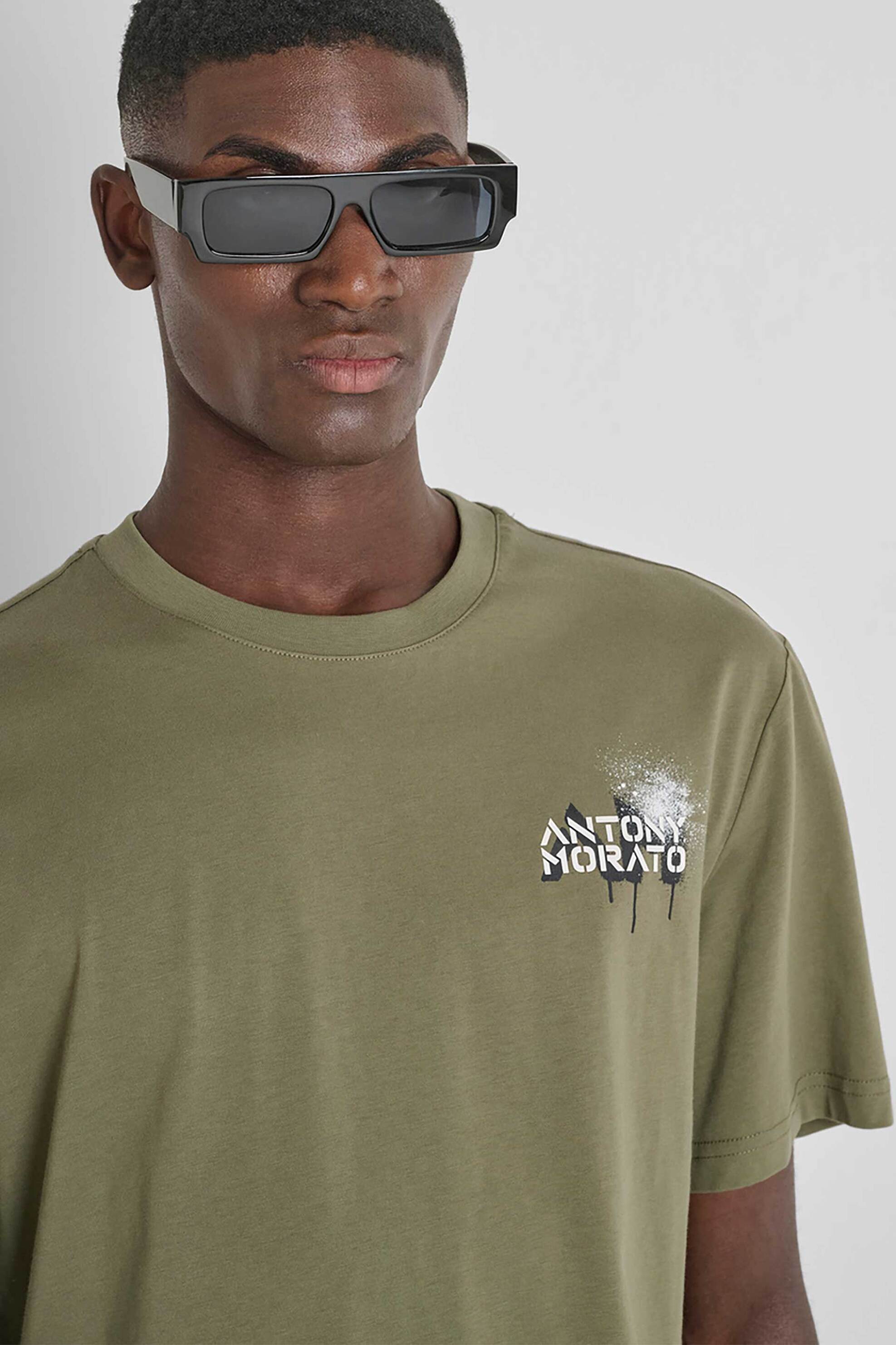 Antony Morato ανδρικό T-shirt με art print στην πλάτη Relaxed Fit - KS02571FA100240 Λαδί φωτογραφία