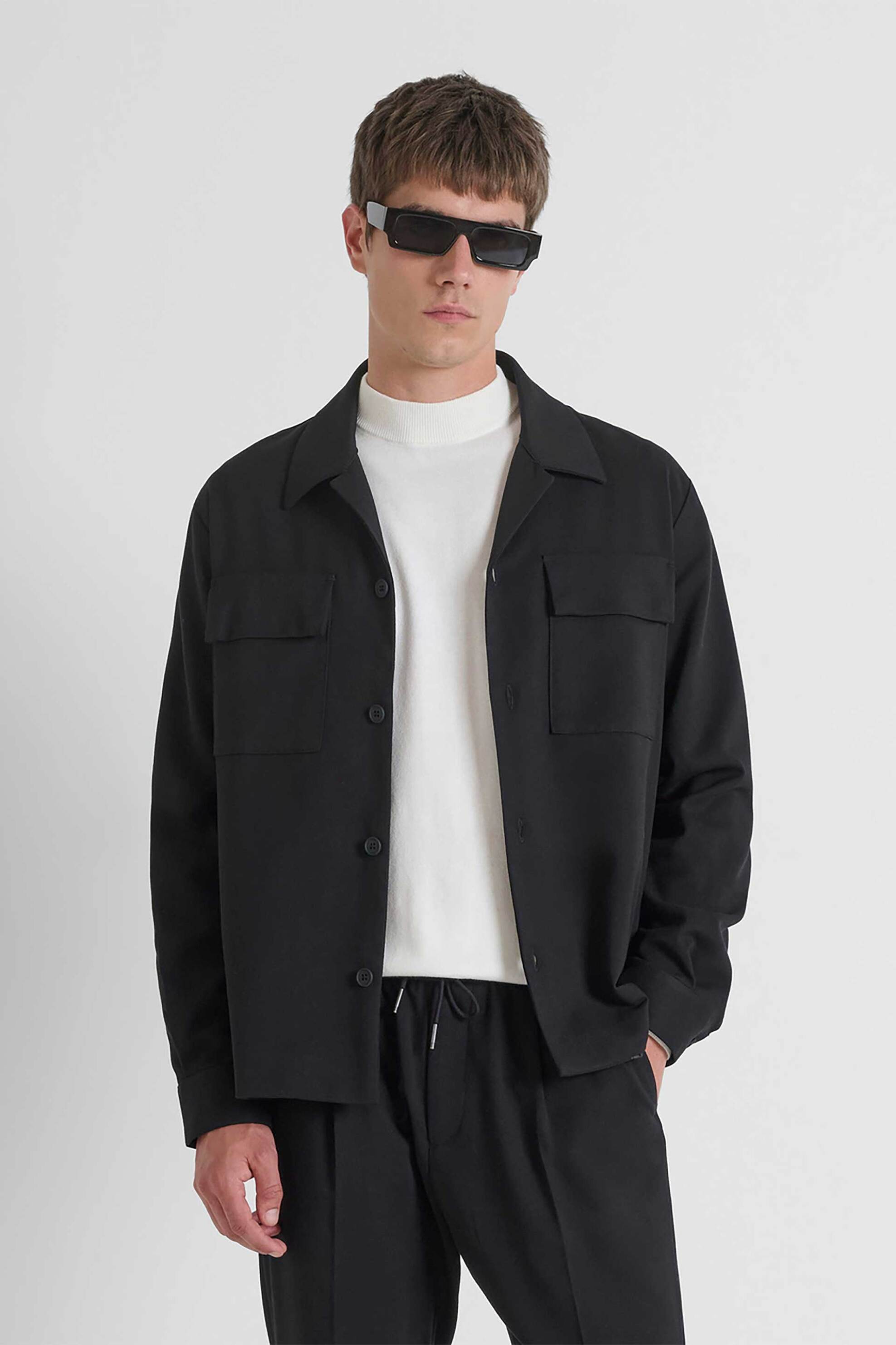 Antony Morato ανδρικό πουκάμισο μονόχρωμο με τσέπες στο στήθος Regular Fit - SL00776FA600260 Μαύρο φωτογραφία