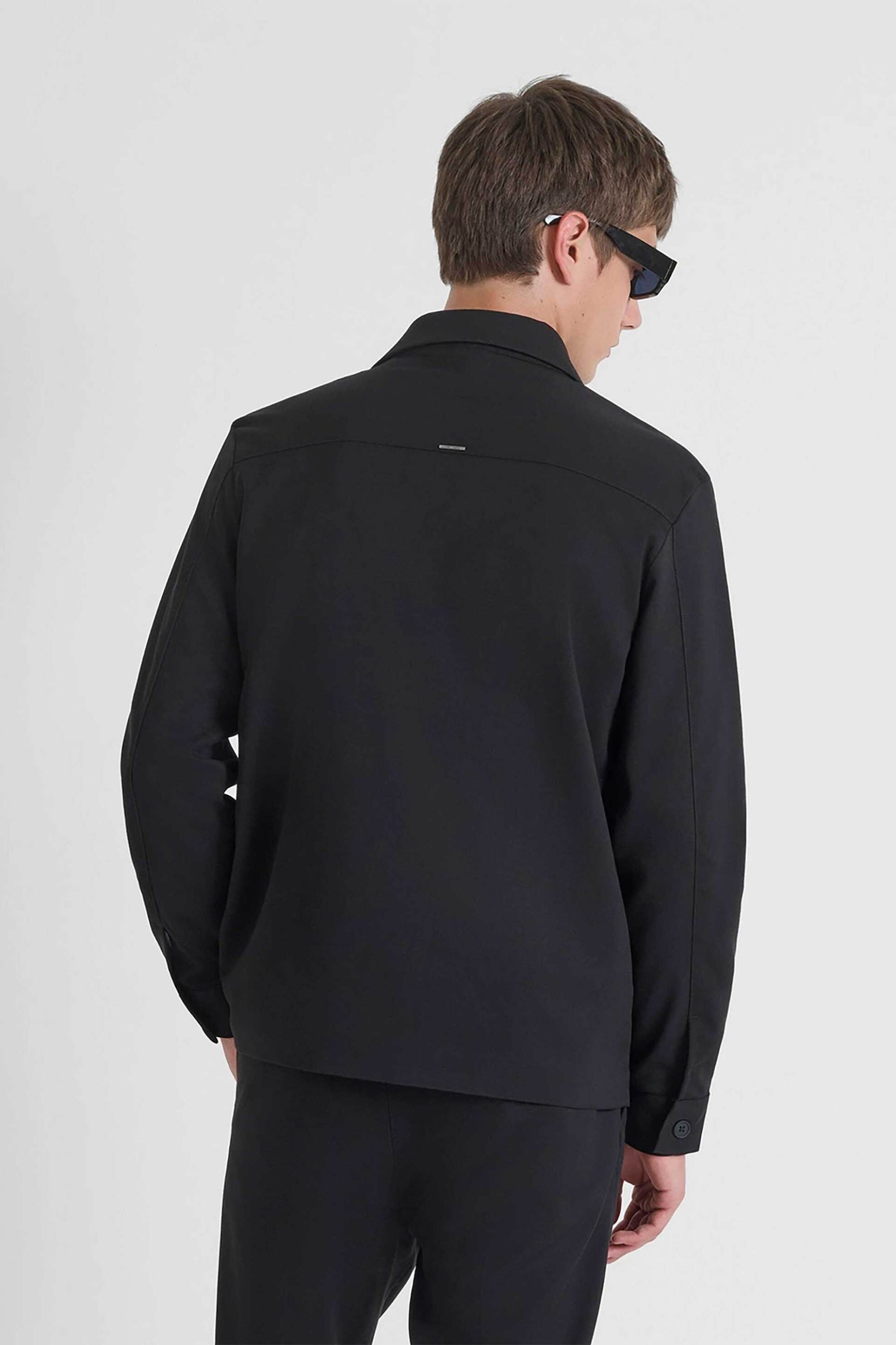 Antony Morato ανδρικό πουκάμισο μονόχρωμο με τσέπες στο στήθος Regular Fit - SL00776FA600260 Μαύρο φωτογραφία