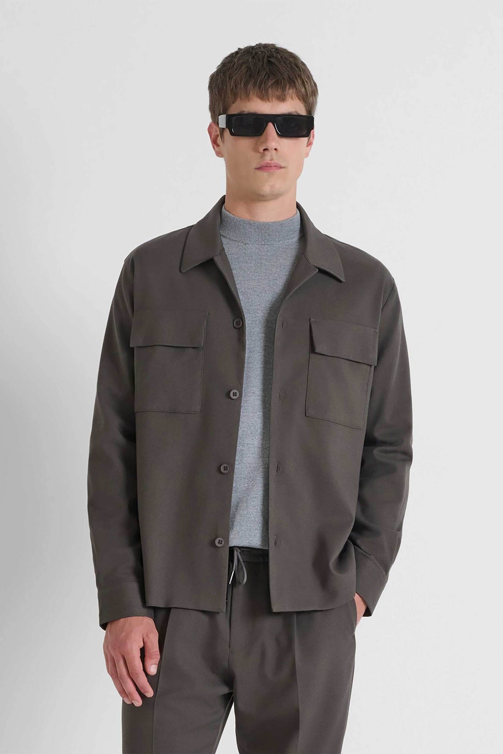 Antony Morato ανδρικό πουκάμισο μονόχρωμο με τσέπες στο στήθος Regular Fit - SL00776FA600260 Χακί φωτογραφία