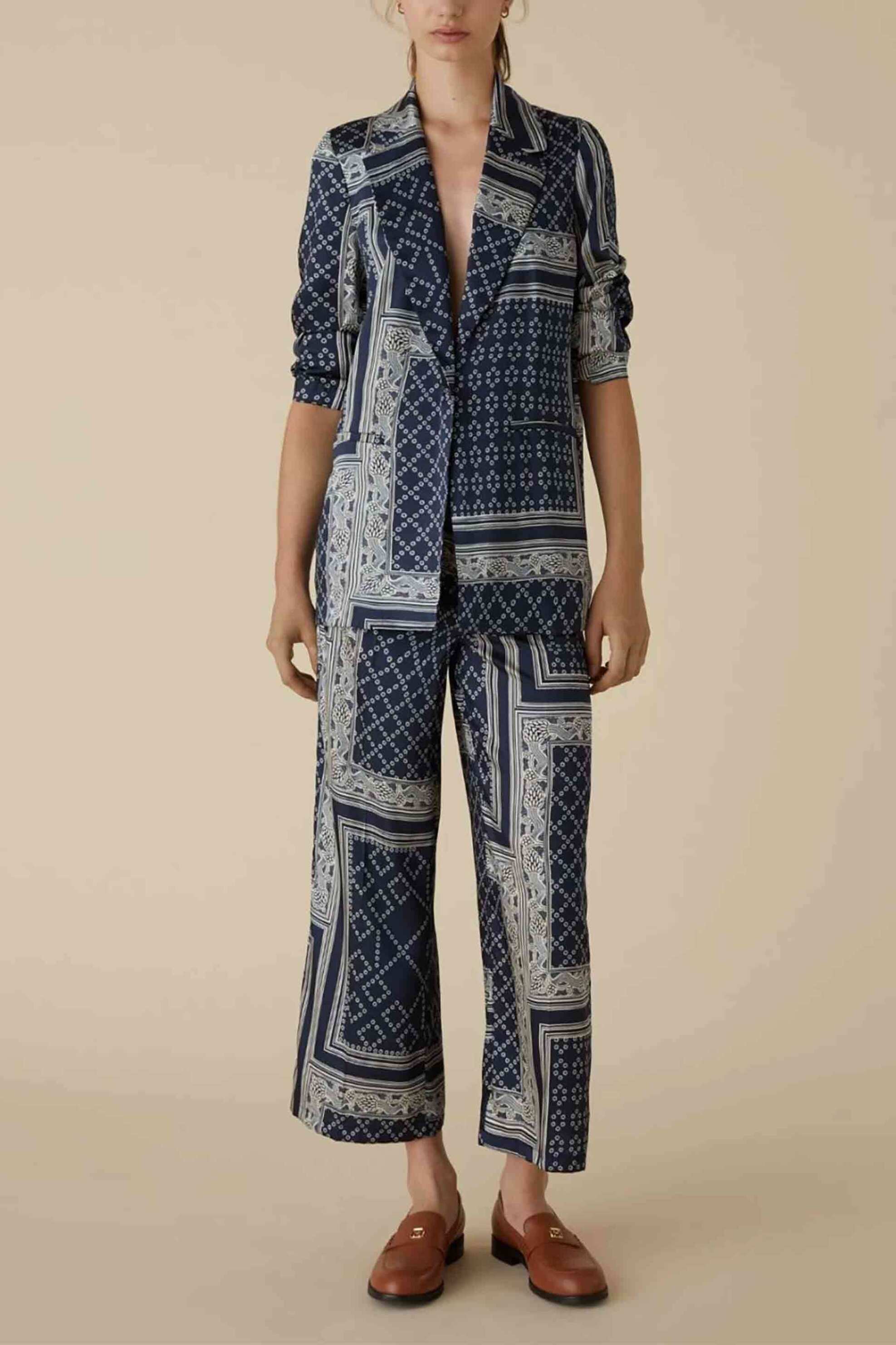 Γυναικεία Ρούχα & Αξεσουάρ > Γυναικεία Ρούχα > Γυναικεία Πανωφόρια > Γυναικεία Σακάκια Emme by Marella γυναικείο σακάκι με all-over scarf-print patterns και τσέπες - 2415041131 Μπλε Σκούρο