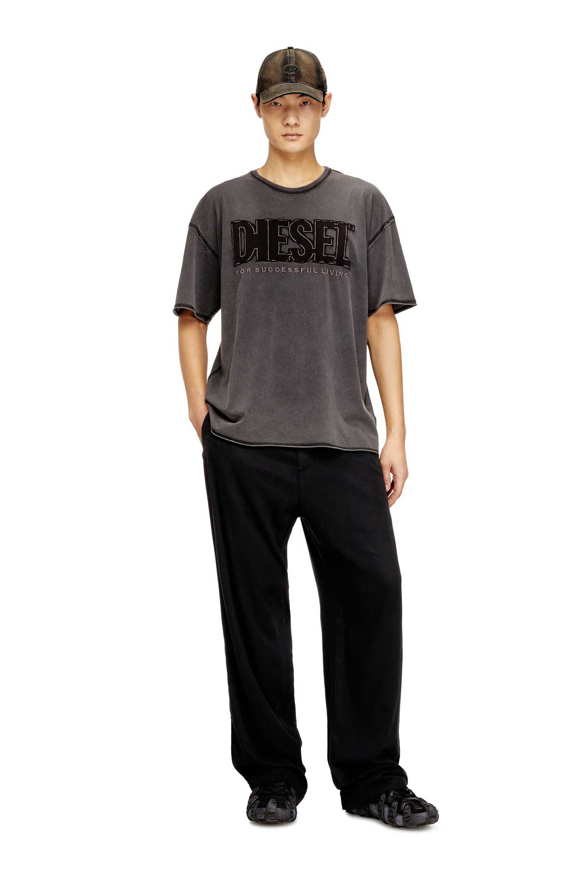 Diesel ανδρικό T-shirt με λογότυπο Relaxed Fit "T-Rawboxt" - S26A210410KMAH Γκρι Σκούρο φωτογραφία