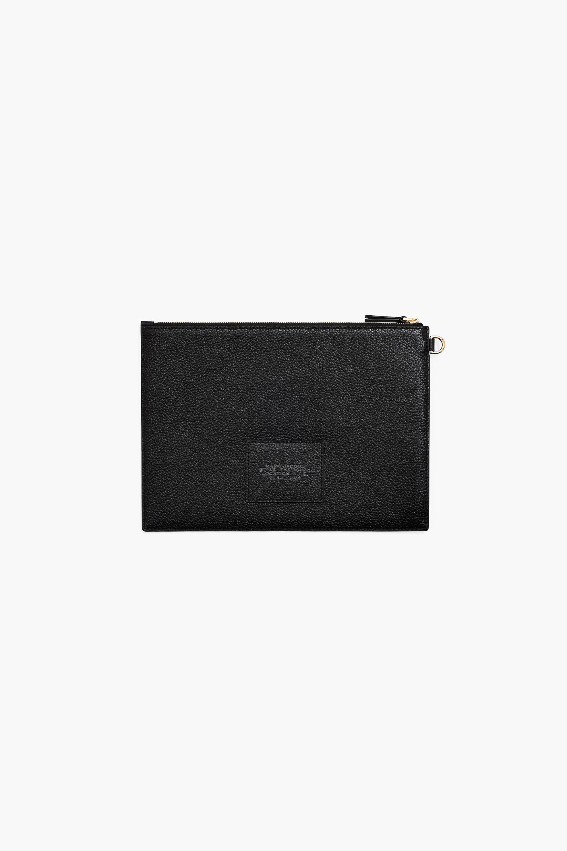 Marc Jacobs γυναικείο δερμάτινο pouch μονόχρωμο με ανάγλυφο λογότυπο "The Leather Large Pouch" - 2S4SCP001S02 Μαύρο φωτογραφία