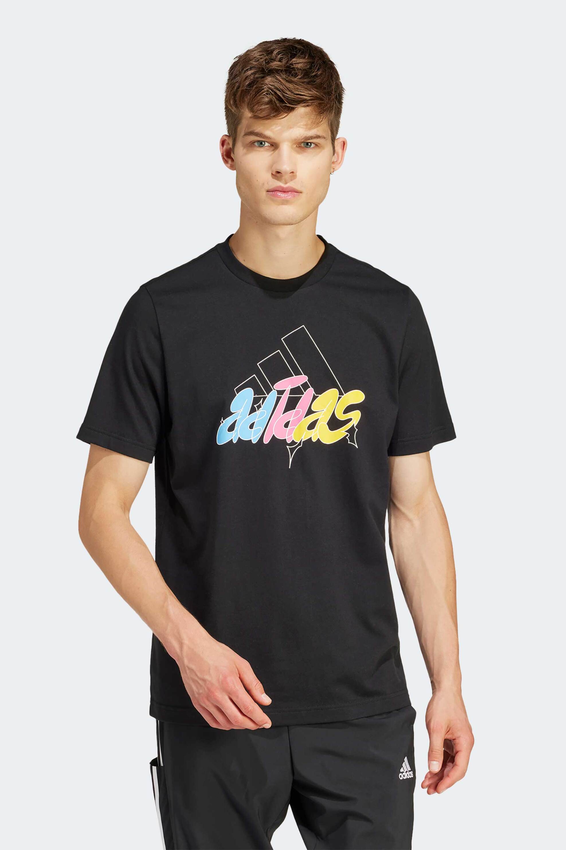 Άνδρας > ΑΘΛΗΤΙΚΑ > Αθλητικά Ρούχα > Αθλητικές Μπλούζες > Αθλητικά T-Shirts Adidas ανδρικό T-shirt με logo print στο στήθος - IS2864 Μαύρο