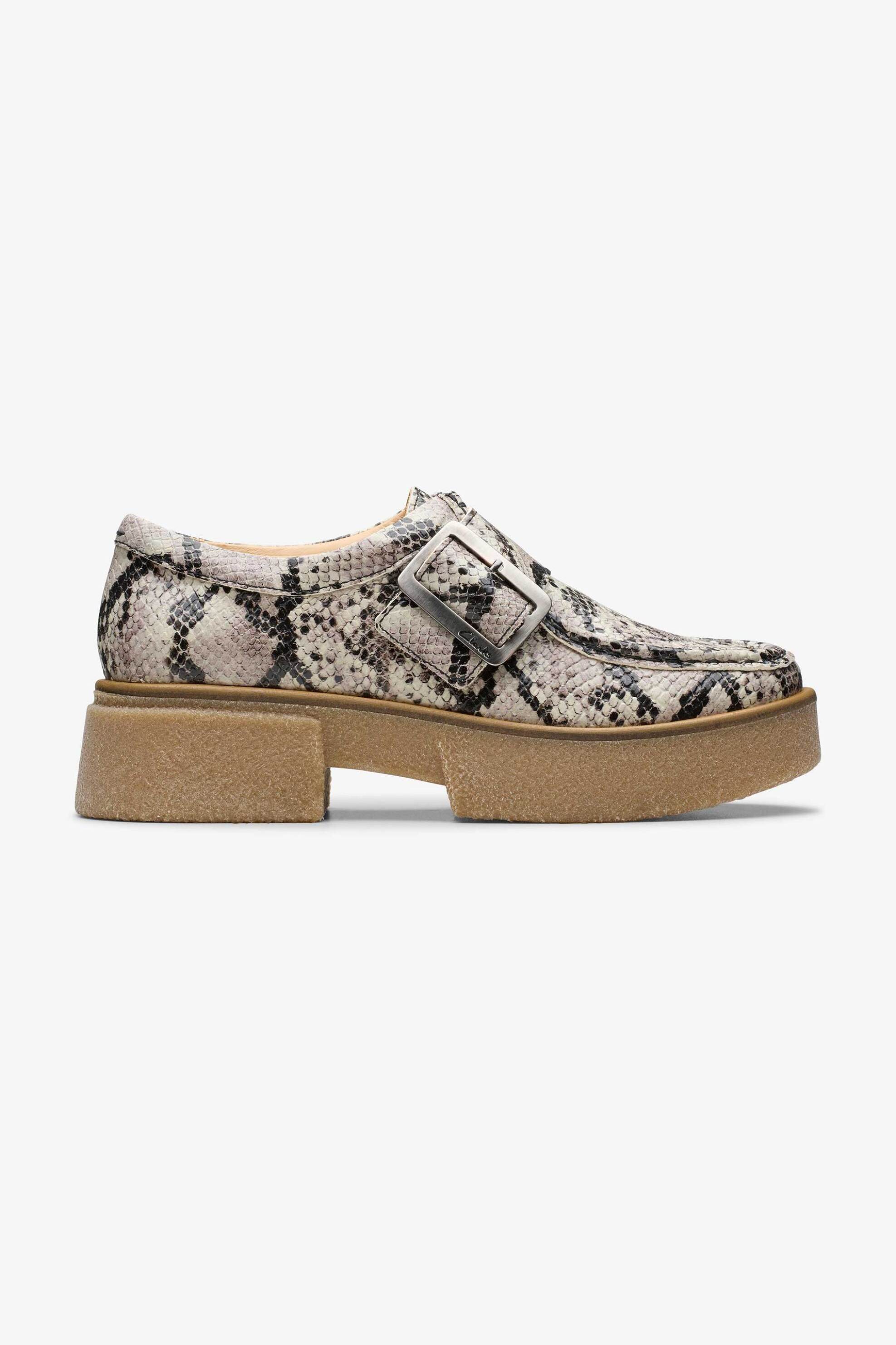 CLARKS Clarks γυναικεία μοκασίνια με snake print - 26178680 Γκρι