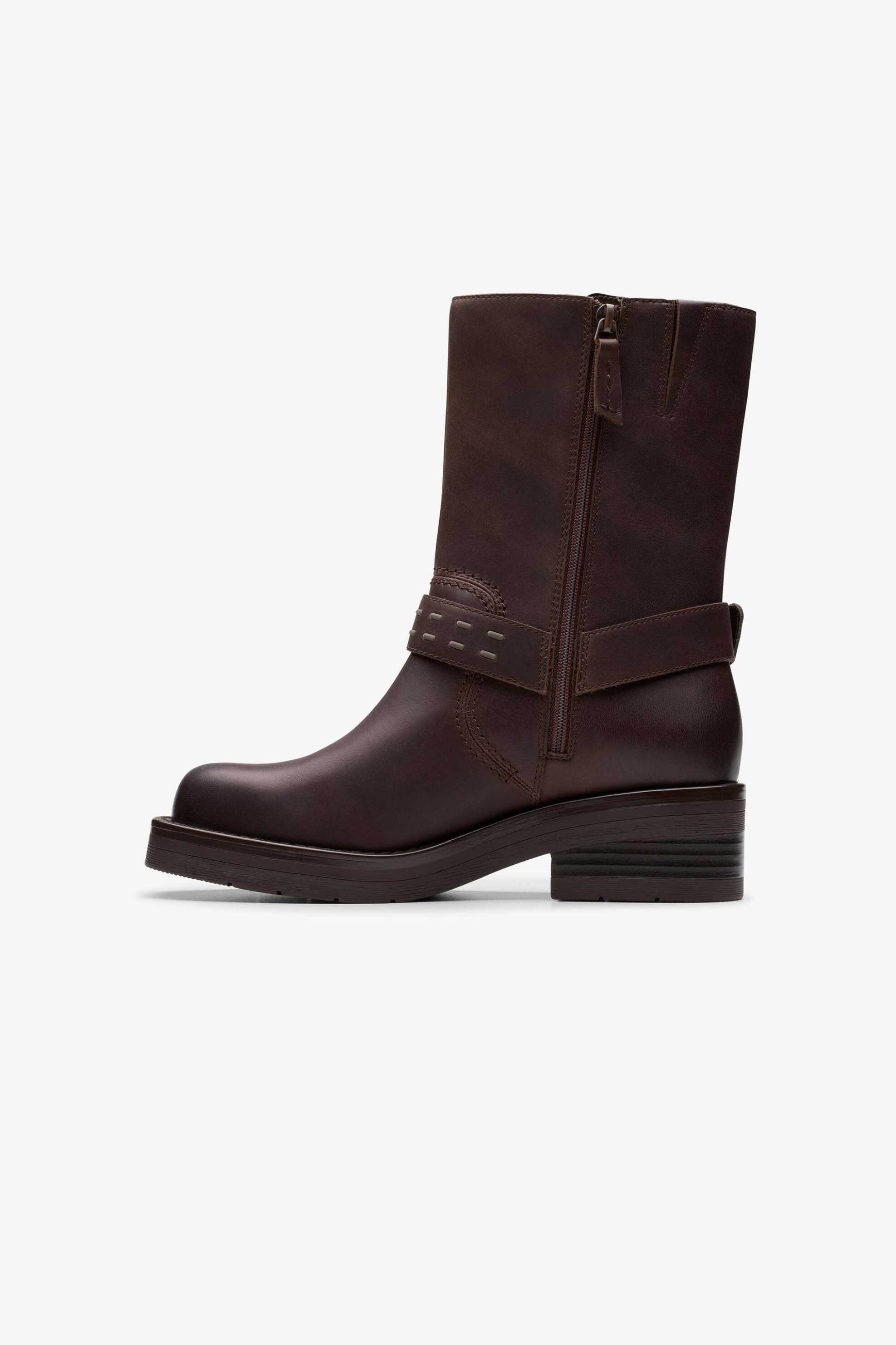 Clarks γυναικείες δερμάτινες μπότες με μεταλλικές αγκράφες 