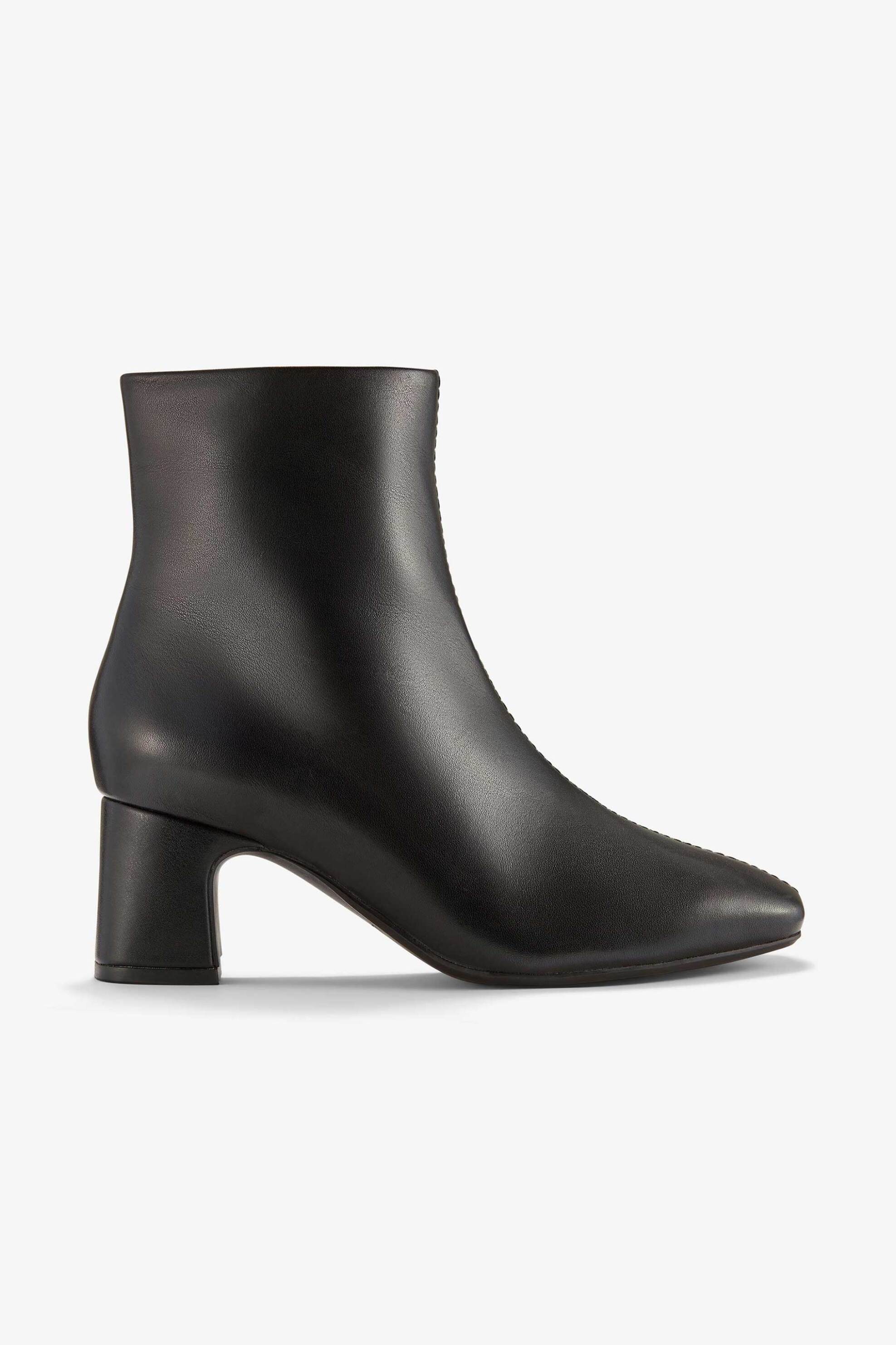 Clarks γυναικεία δερμάτινα μποτάκια με χοντρό τακούνι ''Fernie Zip'' - 26182935 Μαύρο