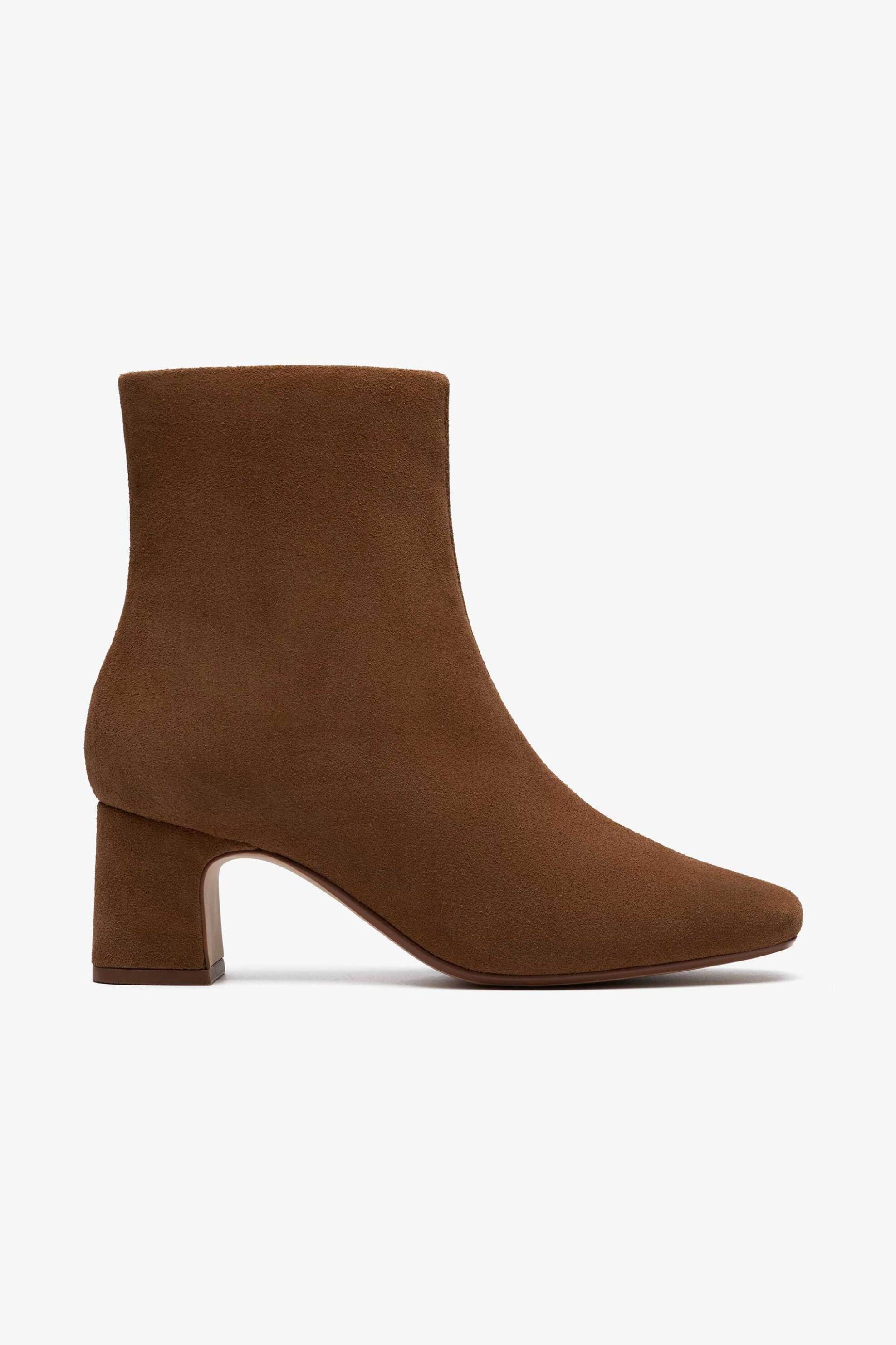 Clarks γυναικεία suede μποτάκια με χοντρό τακούνι ''Fernie Zip'' - 26182938 Ταμπά