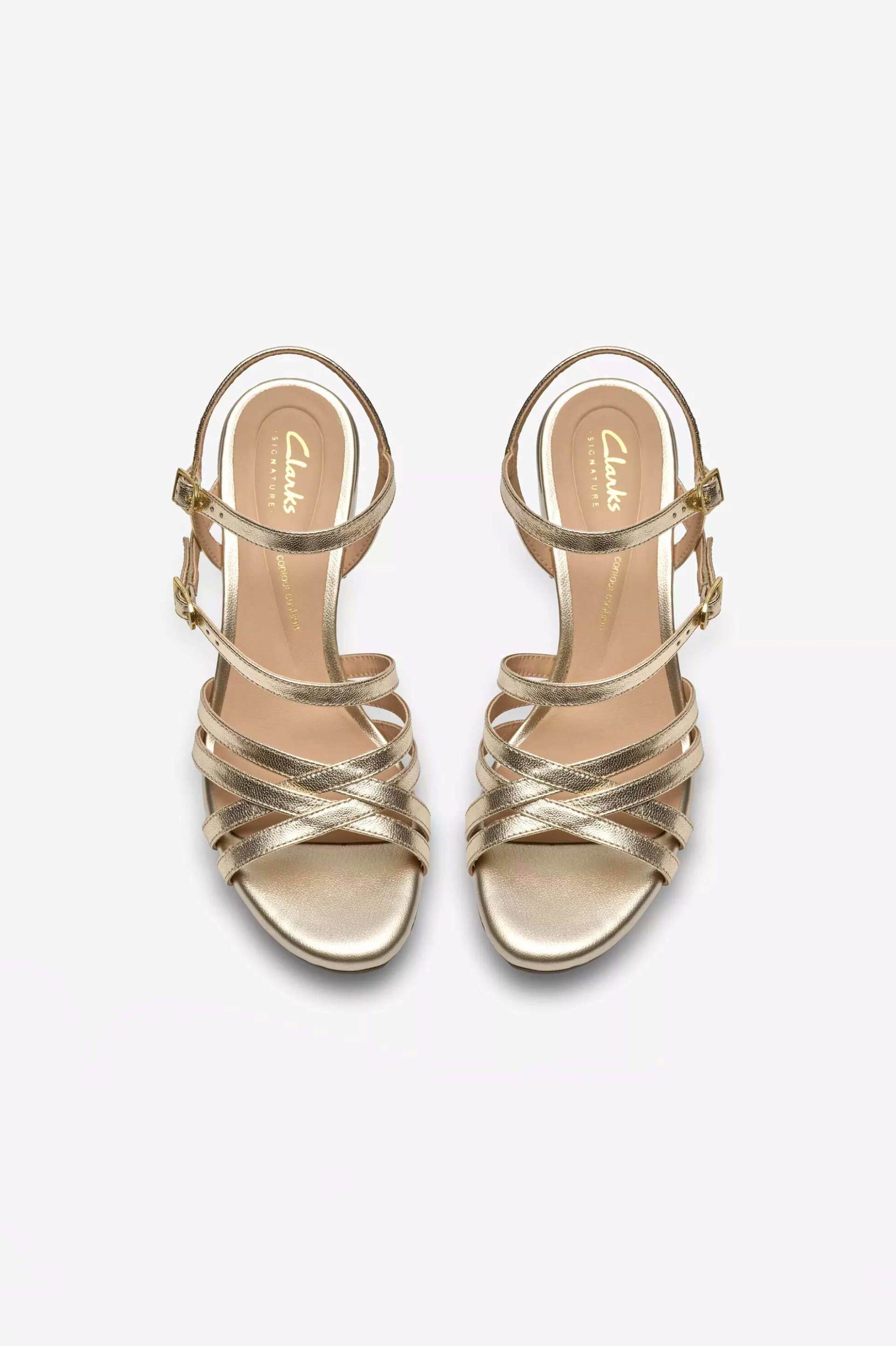 Clarks Γυναικεία Δερμάτινα Πέδιλα με Χοντρό Τακούνι Ezoria Strap - 26185896 Χρυσό