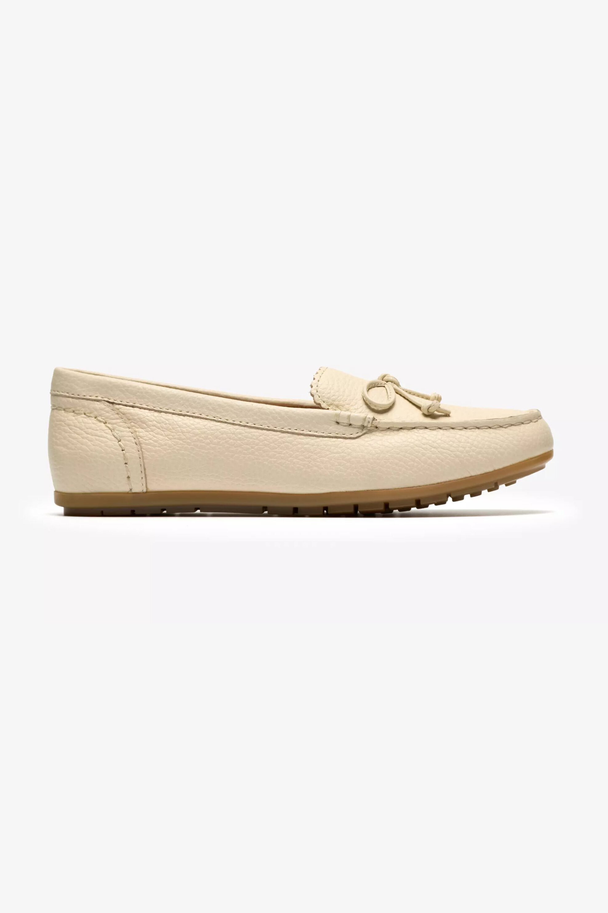 Clarks γυναικεία μοκασίνια "Elliotte Sail'' - 26186932 Εκρού