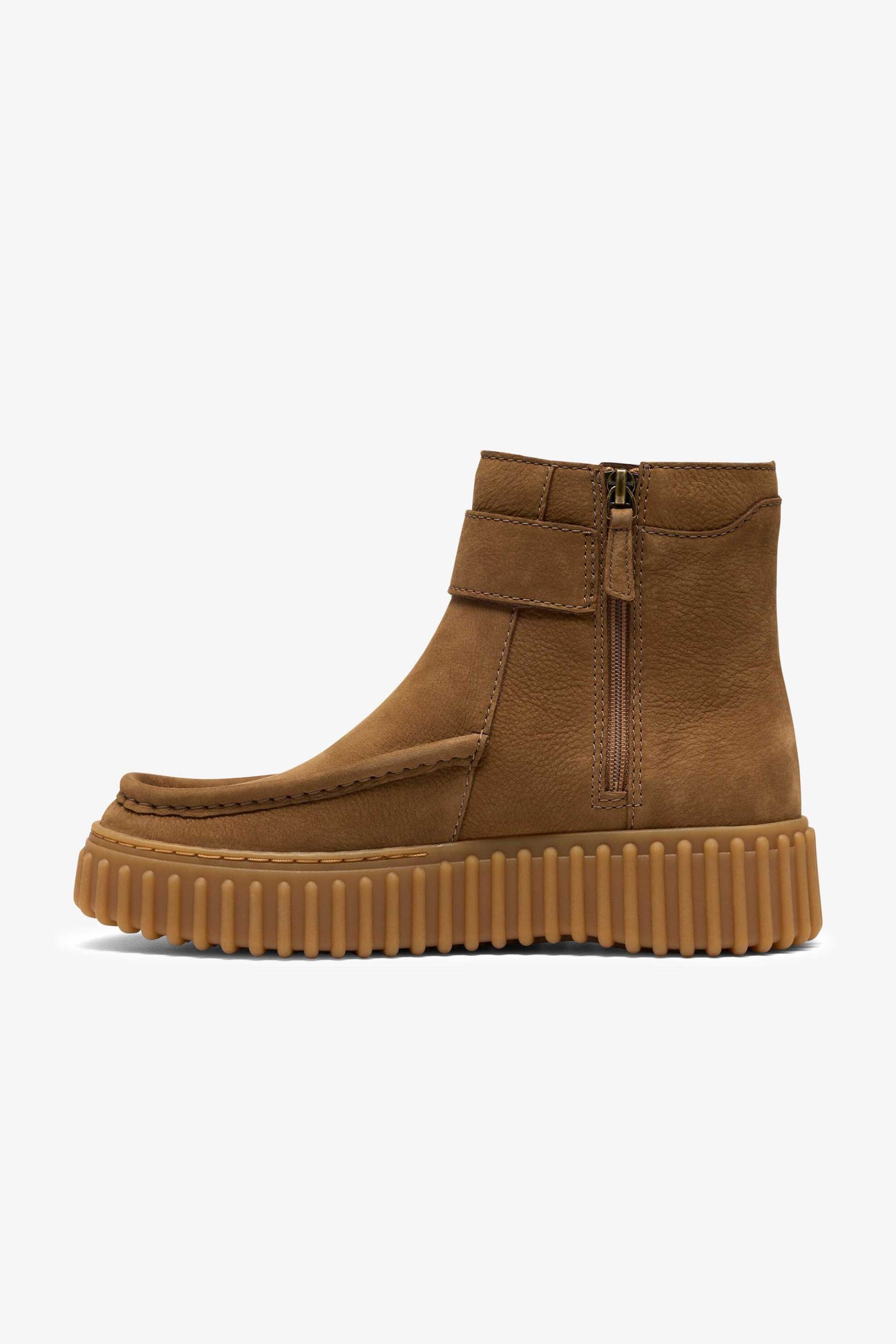 Clarks γυναικεία μποτάκια με μεταλλική αγκράφα ''Torhill Buckle'' - 26327988 Ταμπά