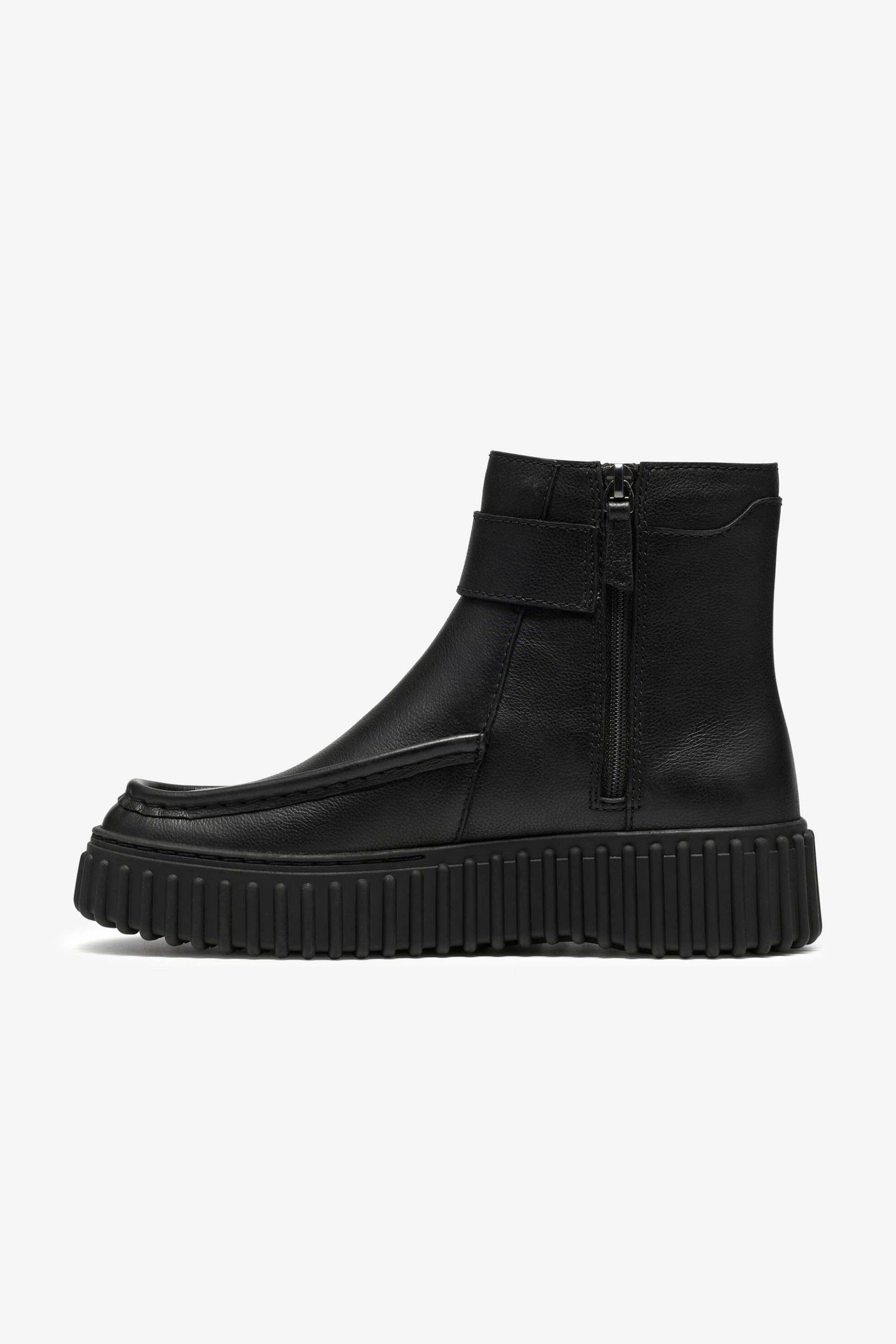 Clarks γυναικεία μποτάκια με μεταλλική αγκράφα ''Torhill Buckle'' - 26320238 Μαύρο