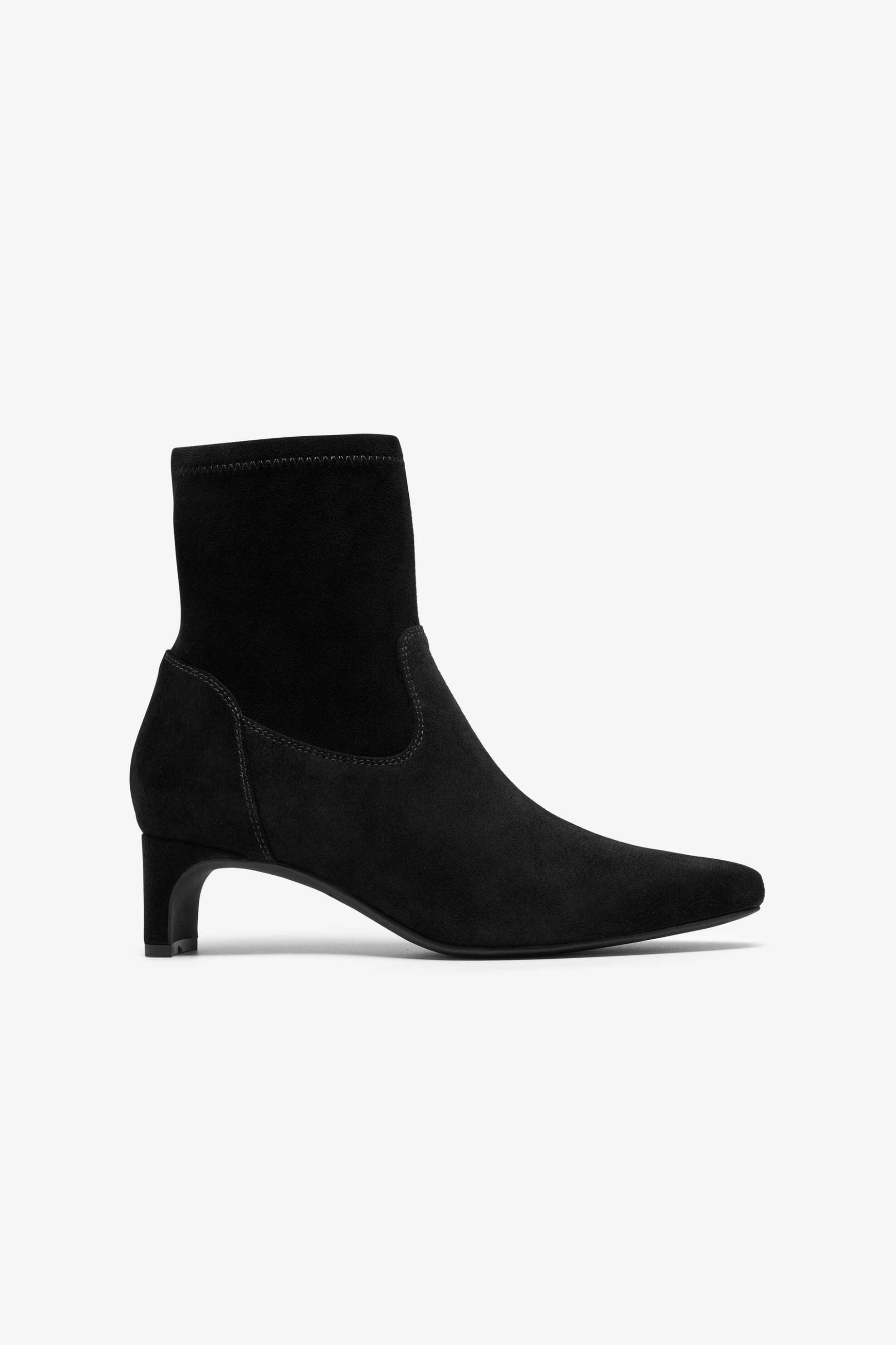 Clarks γυναικεία suede μποτάκια με τακούνι 