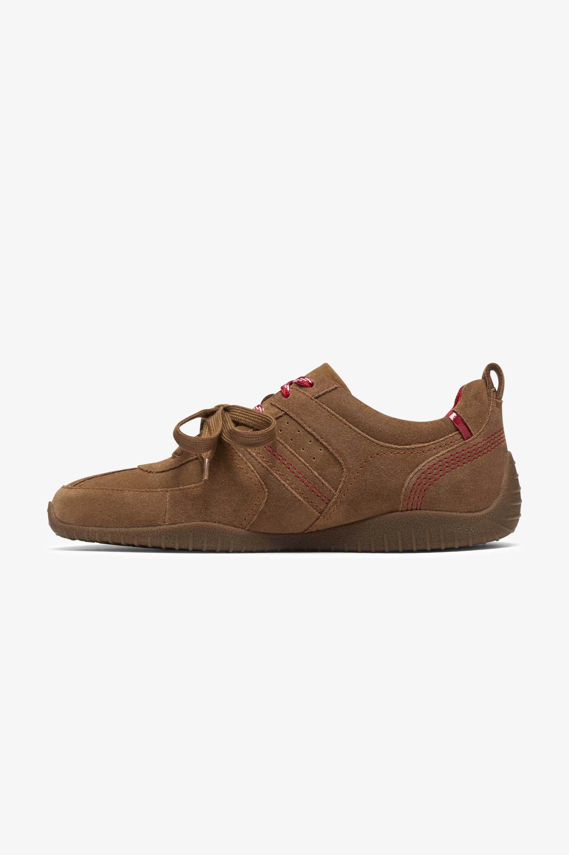 Clarks γυναικεία suede sneakers με κορδόνια 