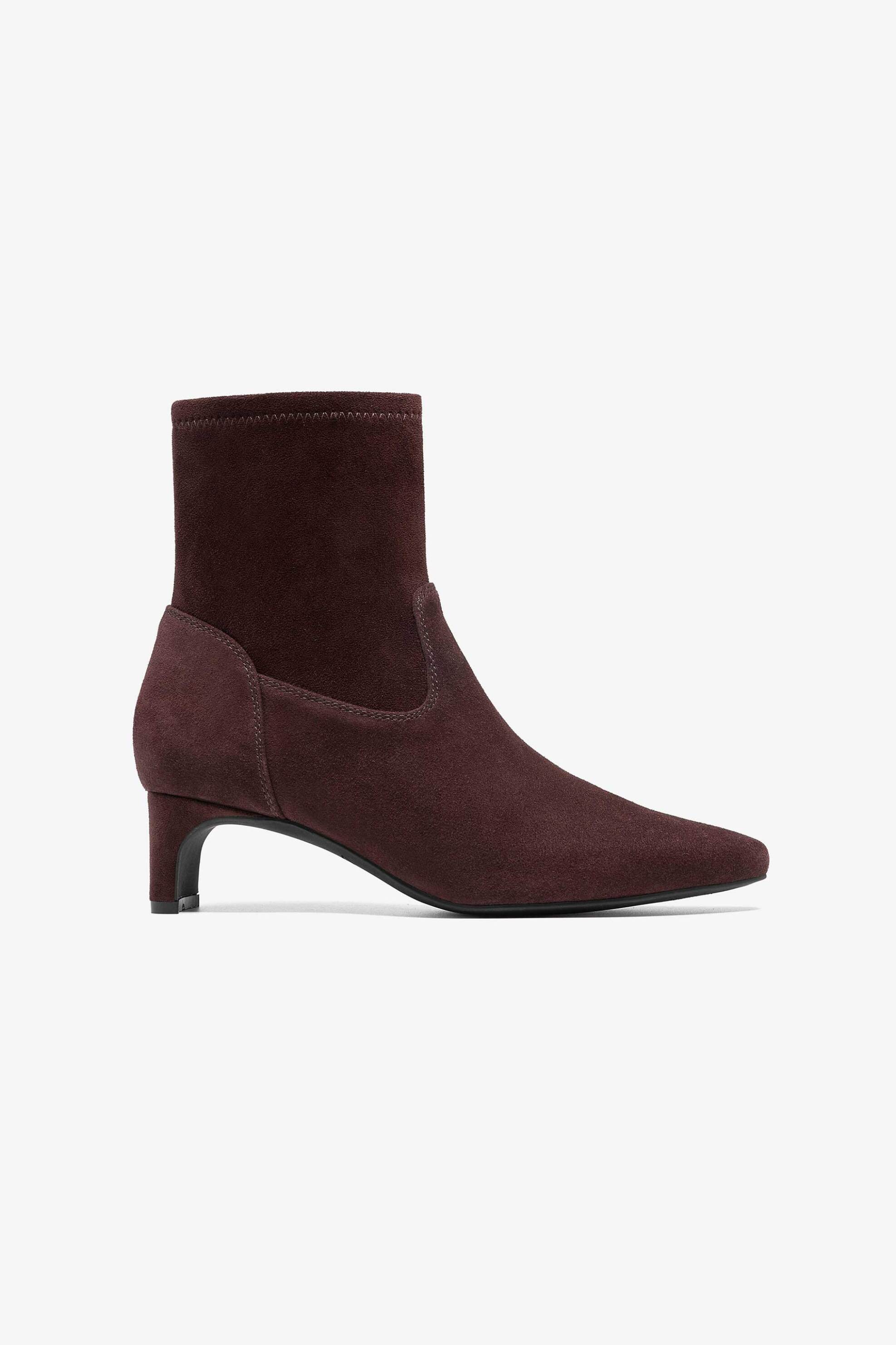 Clarks γυναικεία suede μποτάκια με τακούνι 