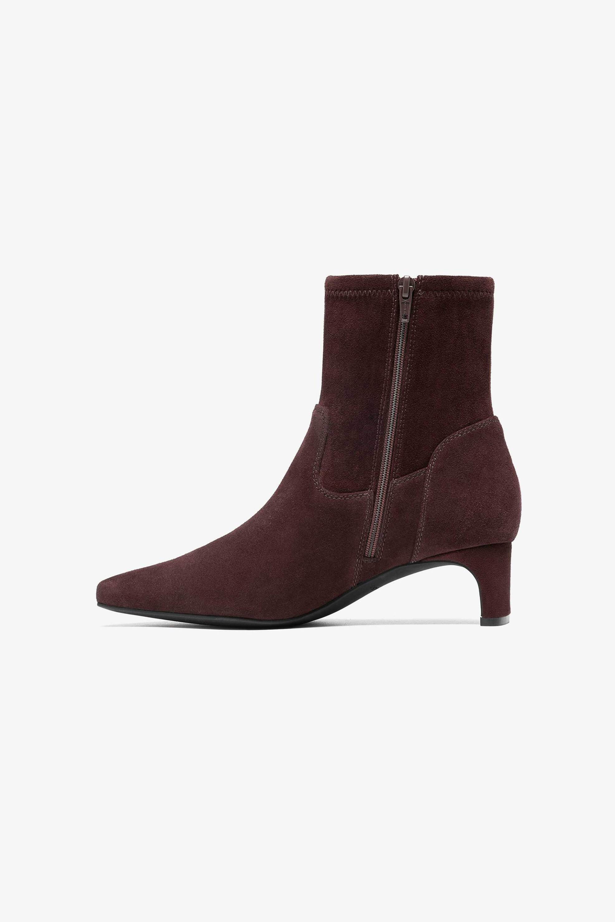 Clarks γυναικεία suede μποτάκια με τακούνι 