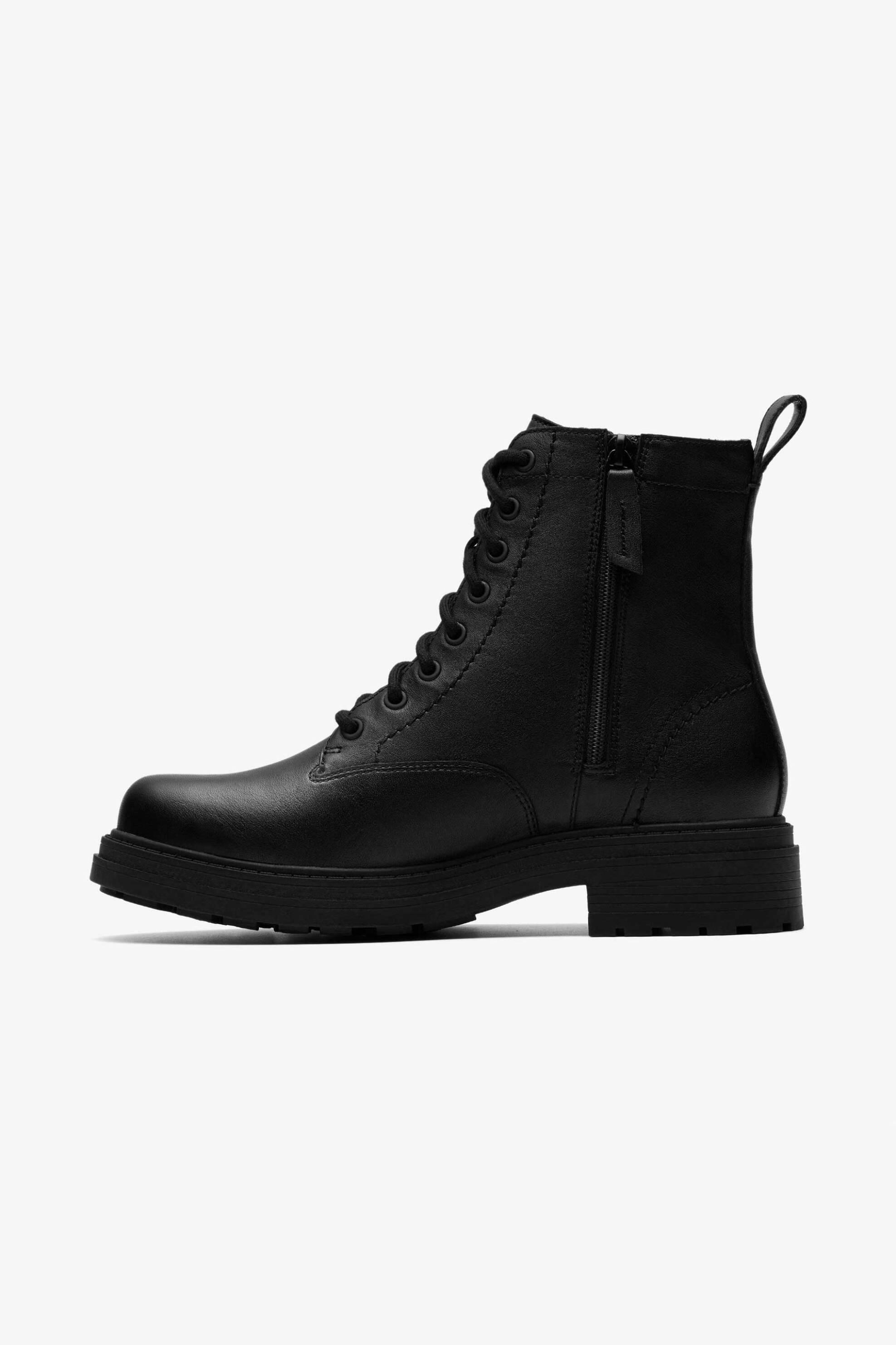 Clarks γυναικεία μποτάκια με κορδόνια 