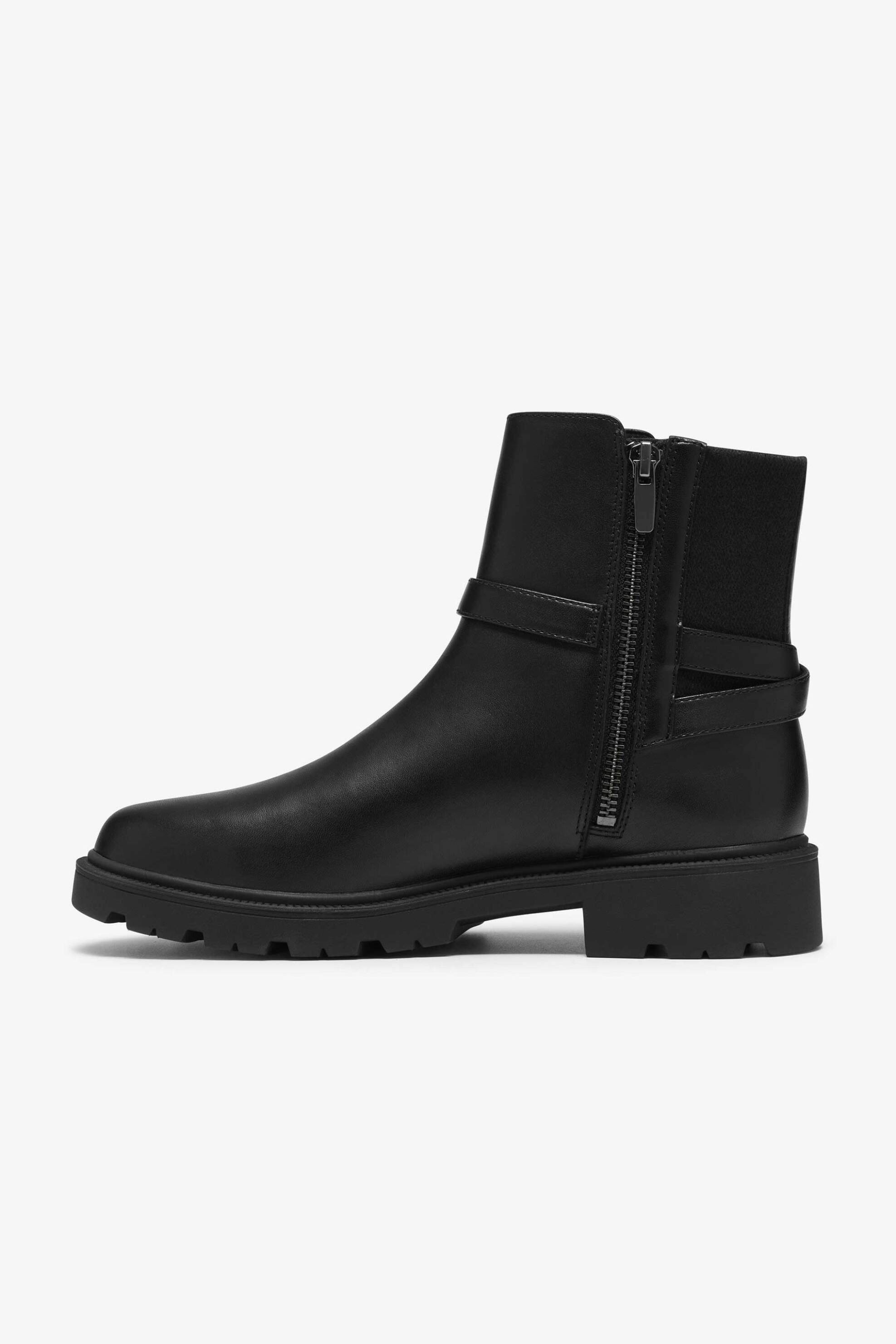 Clarks γυναικεία μονόχρωμα δερμάτινα μποτάκια με μεταλλική λεπτομέρεια 
