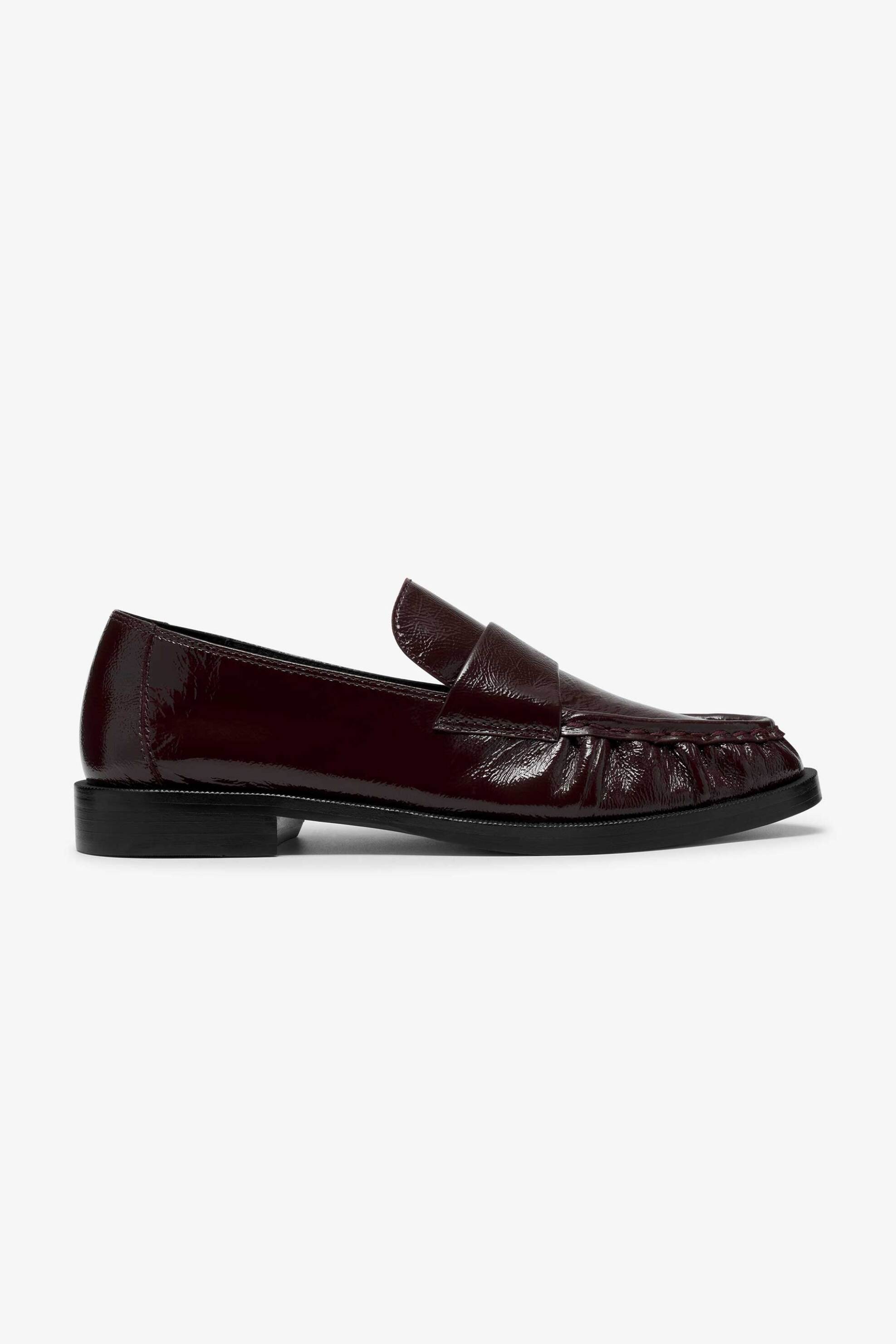 Clarks γυναικεία μοκασίνια λουστρίνι 