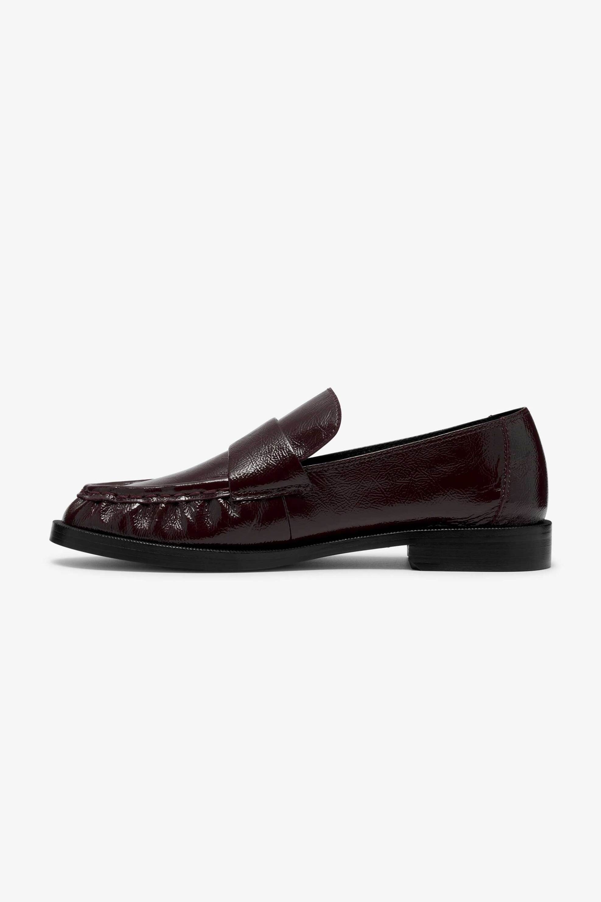 Clarks γυναικεία μοκασίνια λουστρίνι 