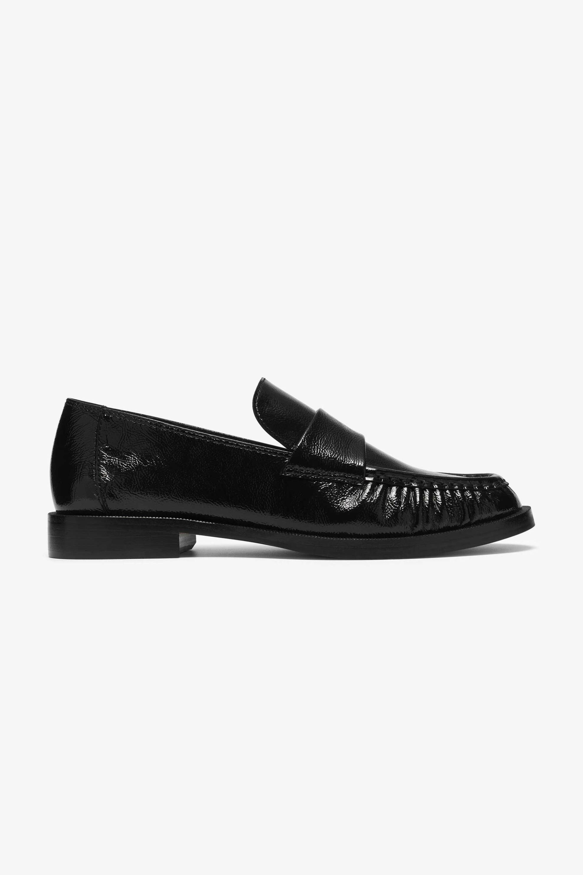 Clarks γυναικεία μοκασίνια λουστρίνι 