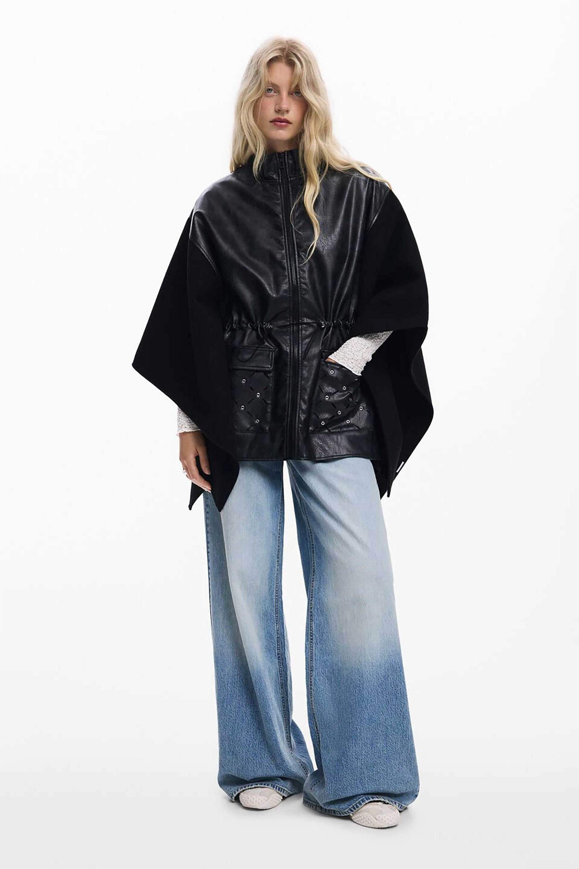 Desigual γυναικείο πόντσο με μεταλλικές λεπτομέρειες και faux δέρμα Regular Fit - 25WAIA08 Μαύρο φωτογραφία