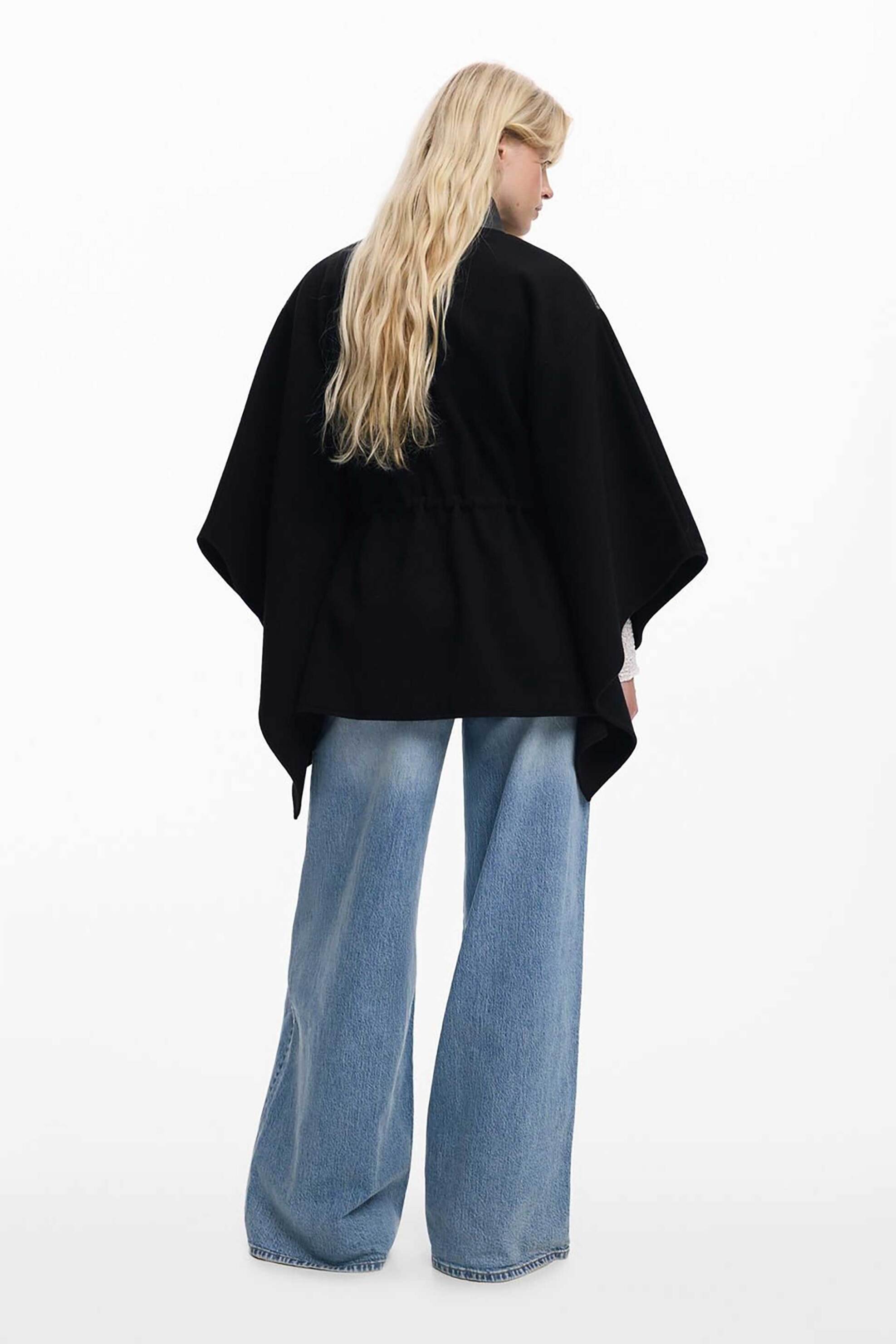 Desigual γυναικείο πόντσο με μεταλλικές λεπτομέρειες και faux δέρμα Regular Fit - 25WAIA08 Μαύρο φωτογραφία