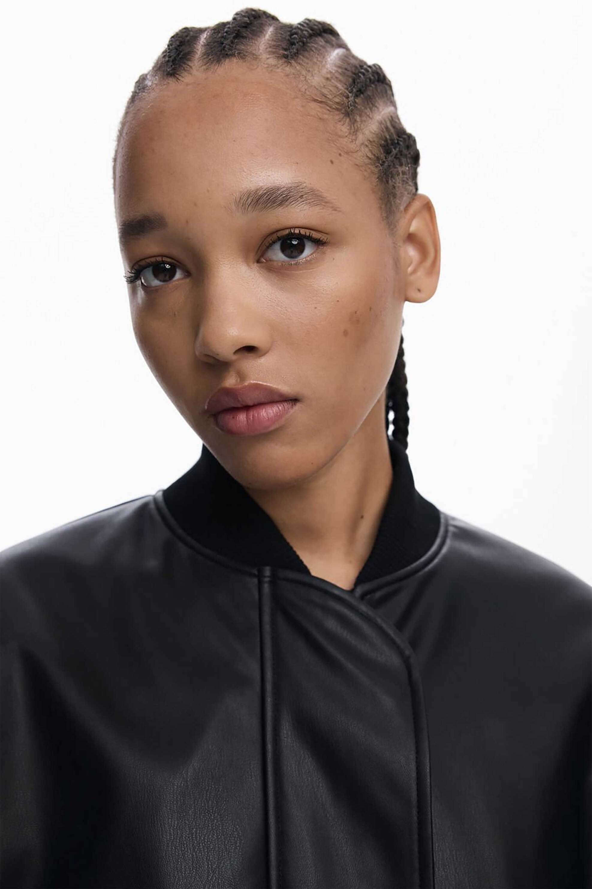 Desigual γυναικείο πόντσο με faux δέρμα Regular Fit - 25WAIP04 Μαύρο φωτογραφία