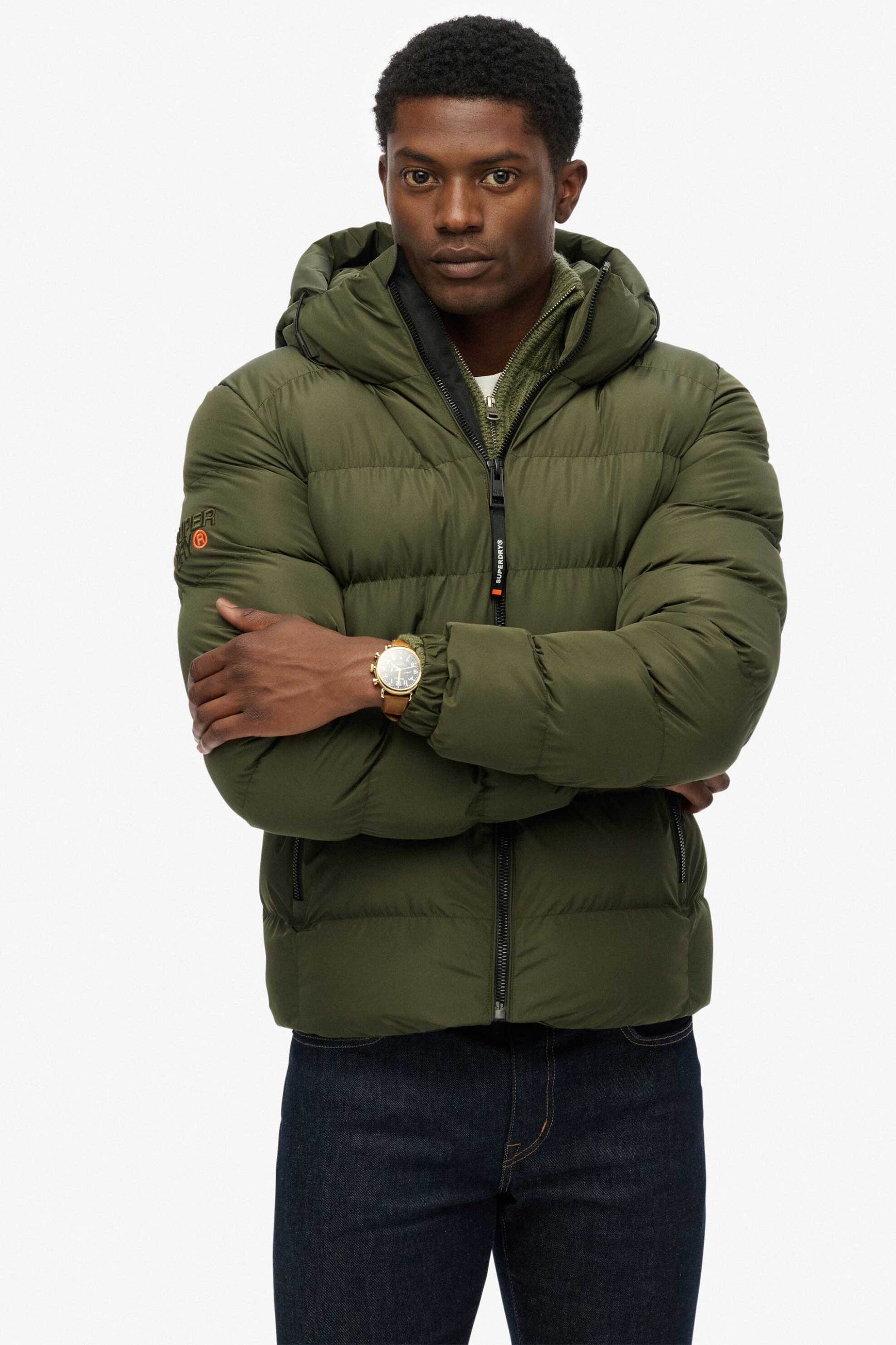 Superdry ανδρικό puffer μπουφάν καπιτονέ με κουκούλα και κεντημένο λογότυπο Relaxed Fit "Sports" - M5011905A Χακί