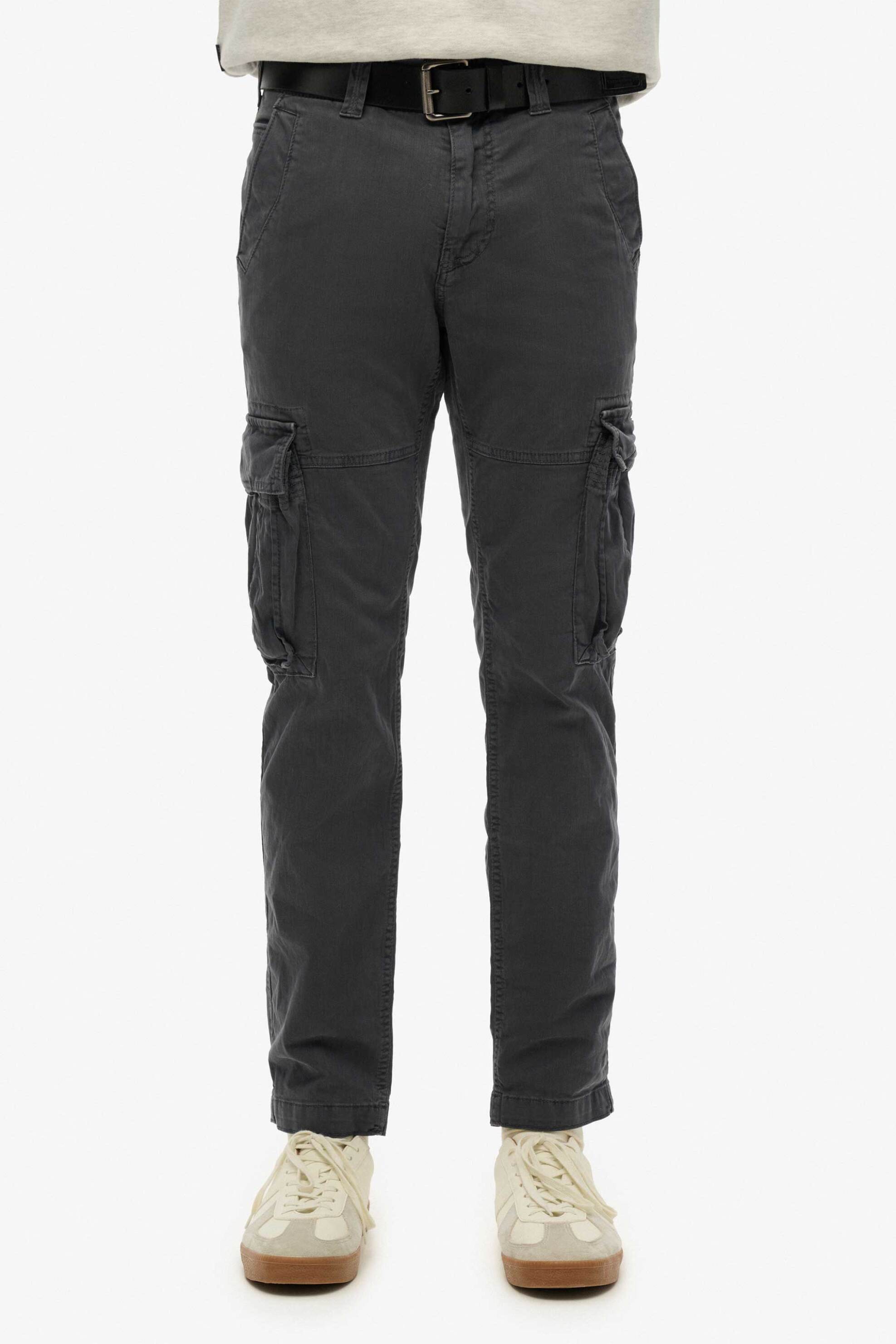 Superdry ανδρικό παντελόνι cargo με logo patch - M7011132A Ανθρακί φωτογραφία