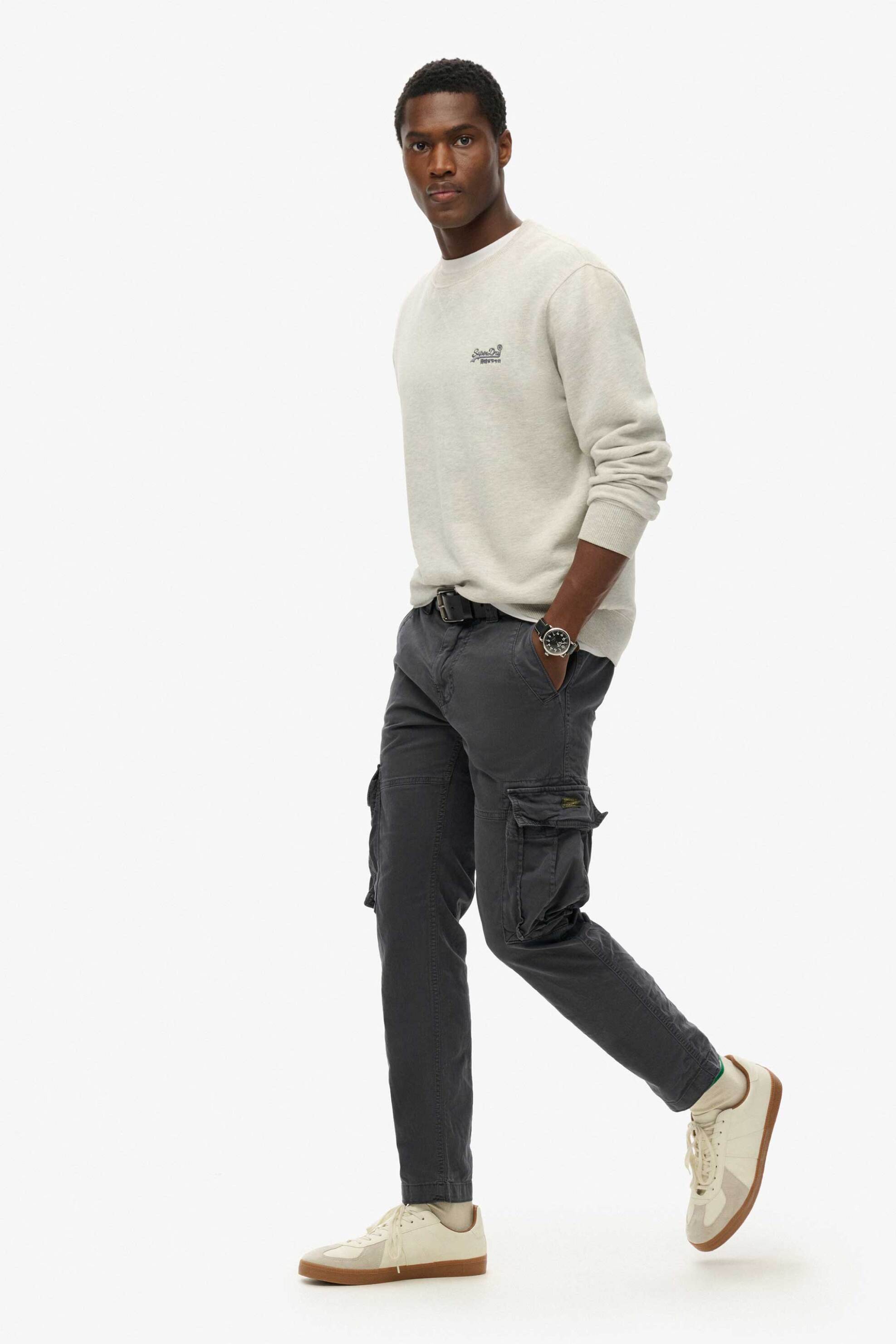 Superdry ανδρικό παντελόνι cargo με logo patch - M7011132A Ανθρακί φωτογραφία