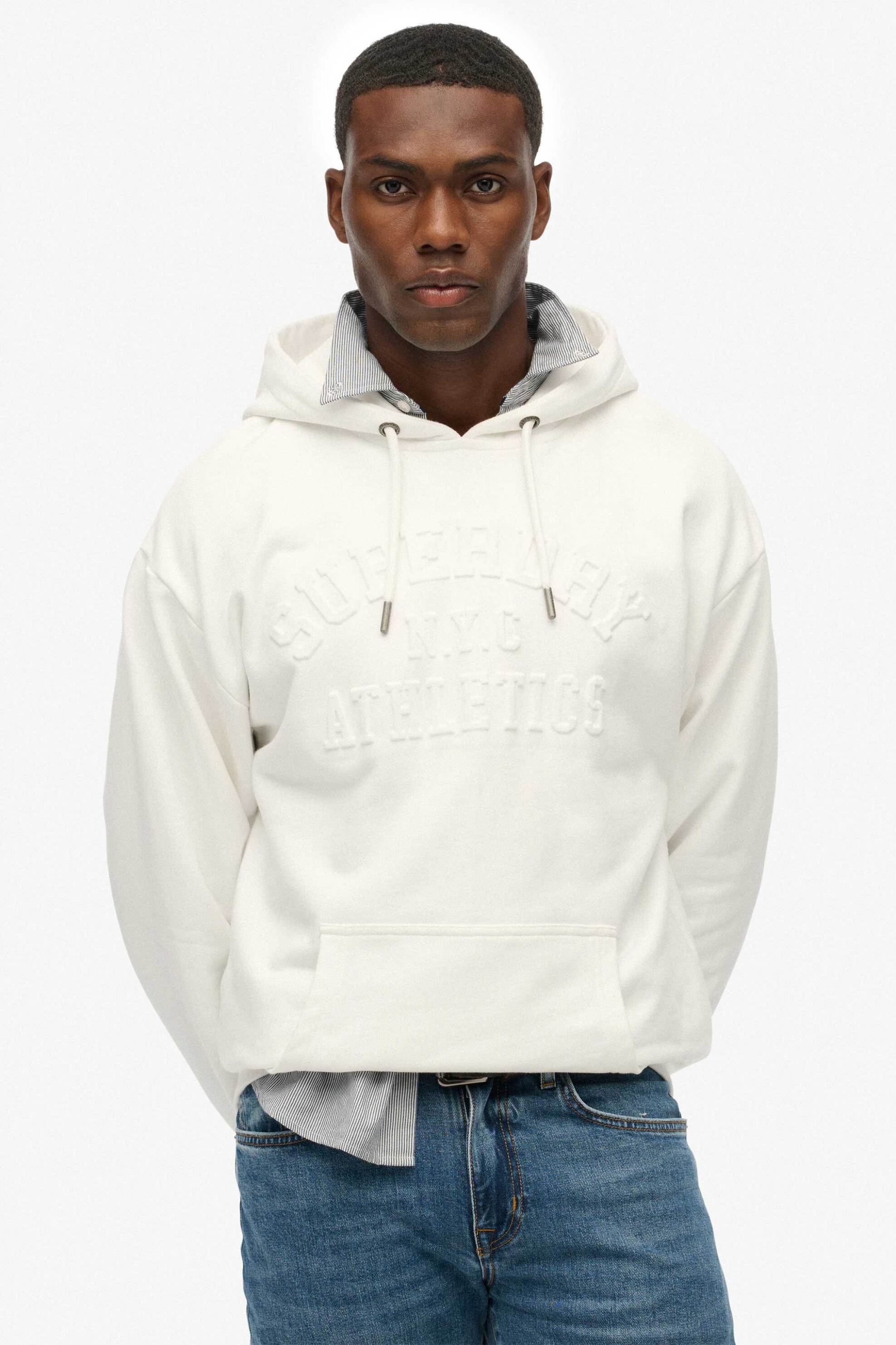 Superdry ανδρική μπλούζα φούτερ με κουκούλα και ανάγλυφο λογότυπο Oversized Fit "Athletic" - M2014391A Υπόλευκο