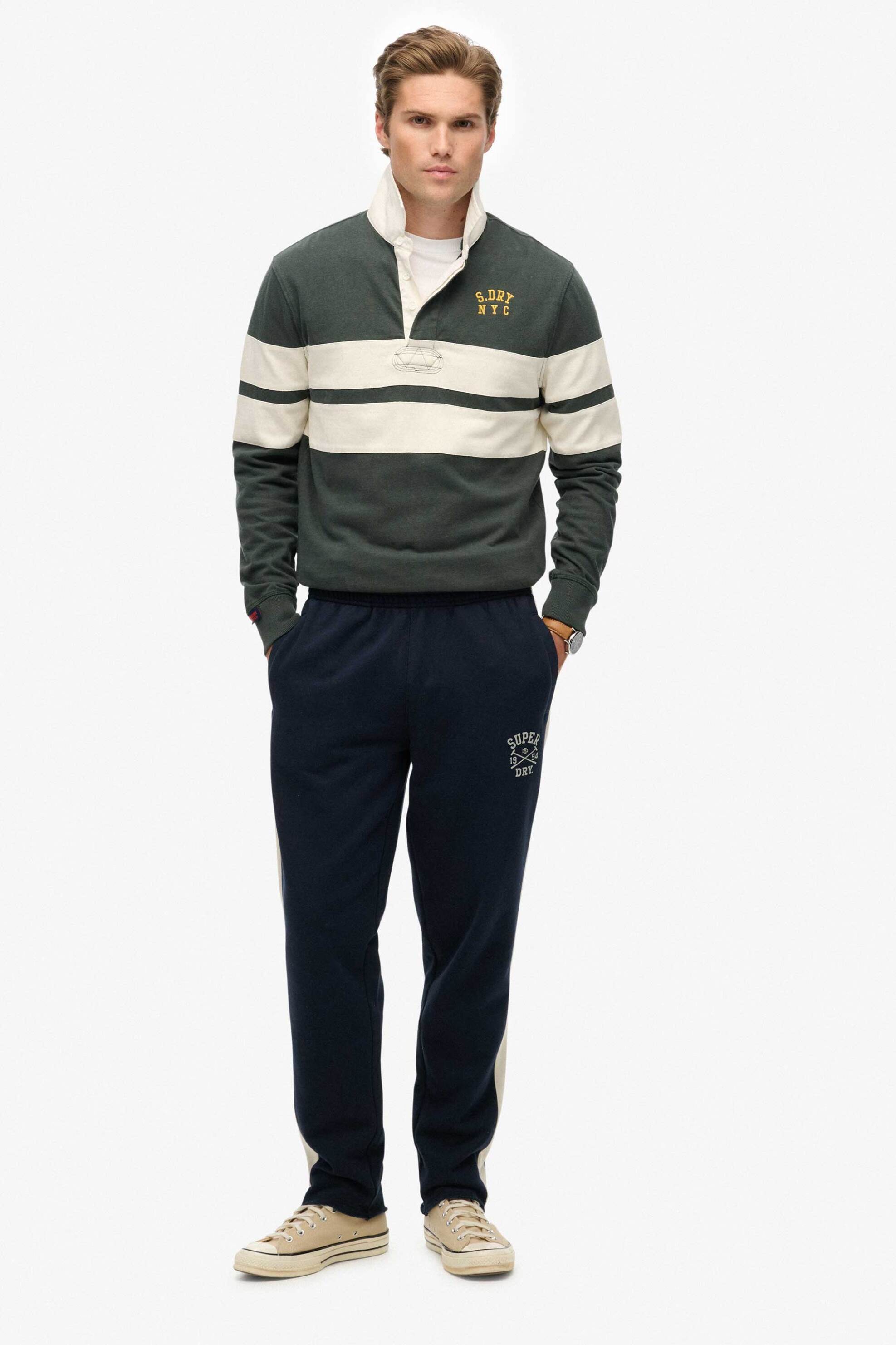 Superdry ανδρικό παντελόνι φόρμας με contrast ρίγα στα πλαϊνά Slim Fit "Athletic Club" - M7011410A Μπλε Σκούρο