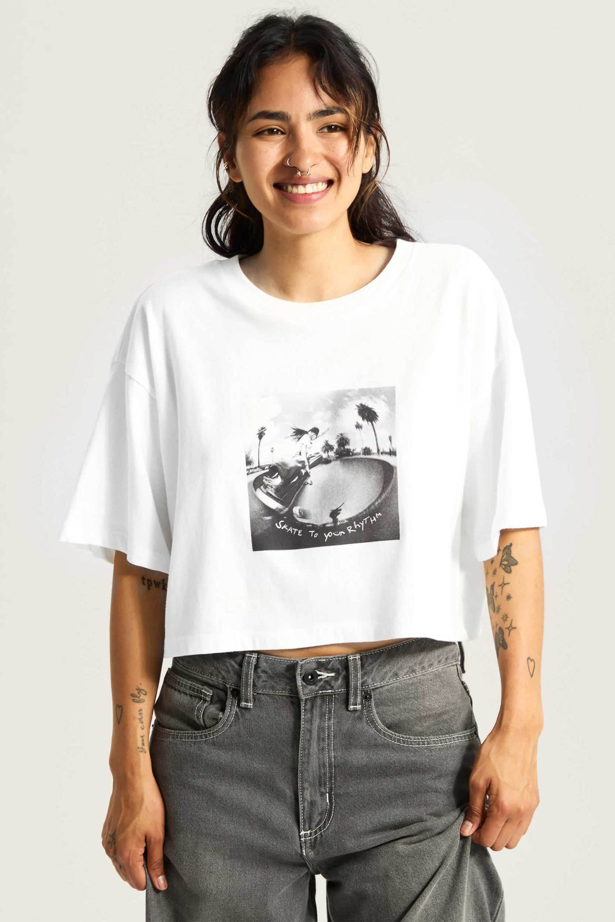 Vans γυναικείο T-shirt cropped με graphic print Relaxed Fit "Rhythm"