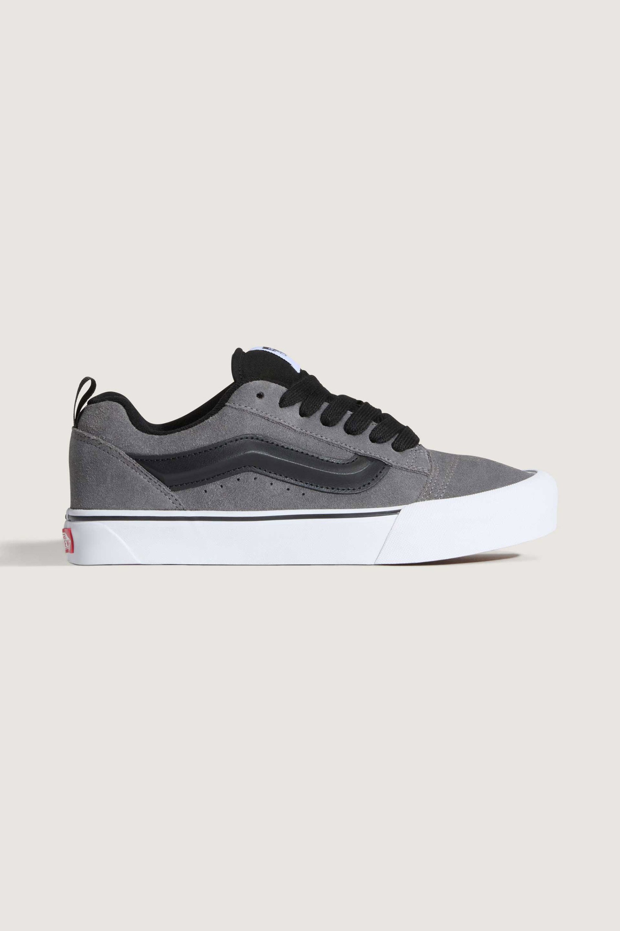 Vans unisex sneakers από suede δέρμα με trademark contrast ρίγα στο πλάι 