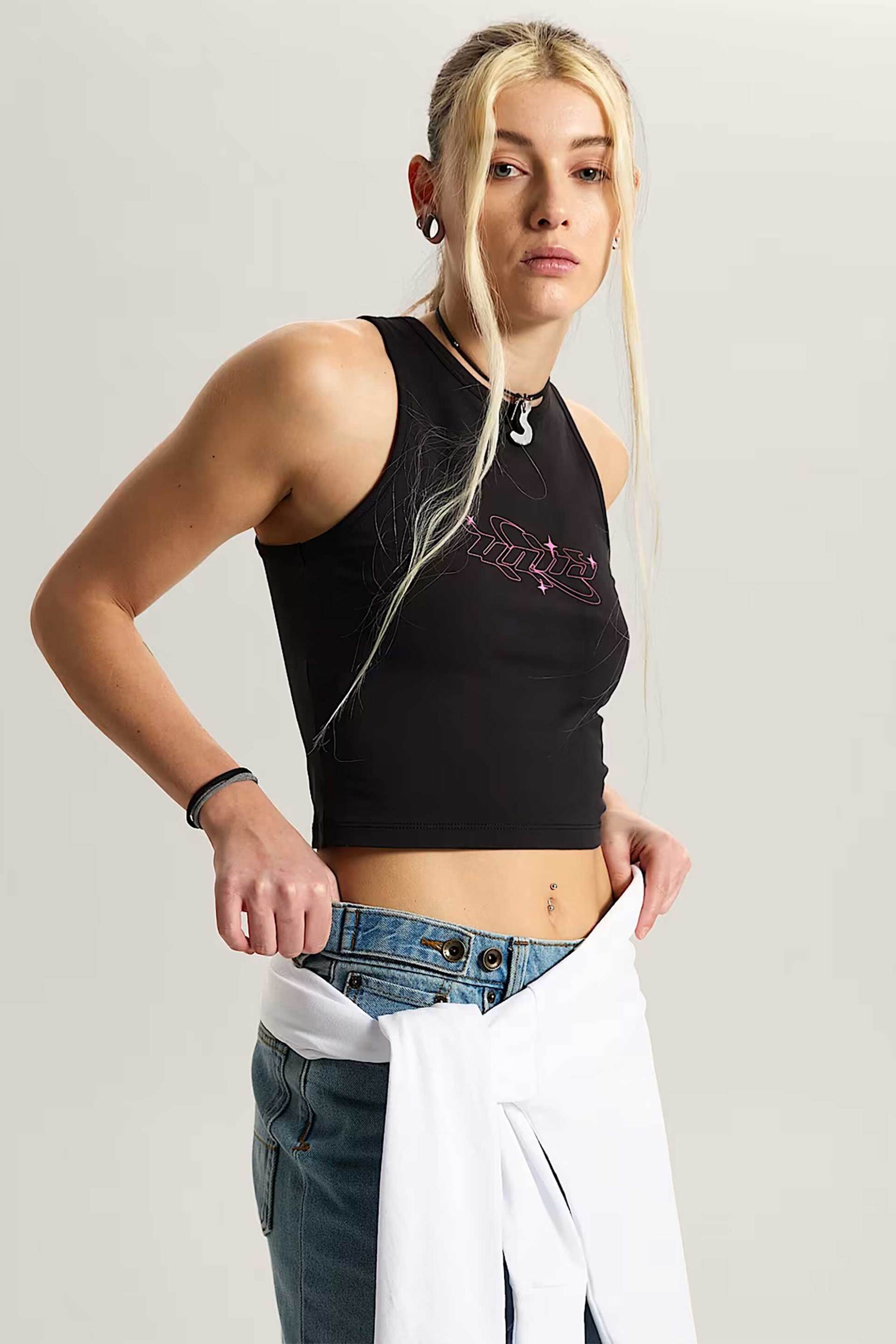 Vans γυναικείο αμάνικο crop top Relaxed Fit "Y2K Star" - VN000XDRBLK1 Μαύρο