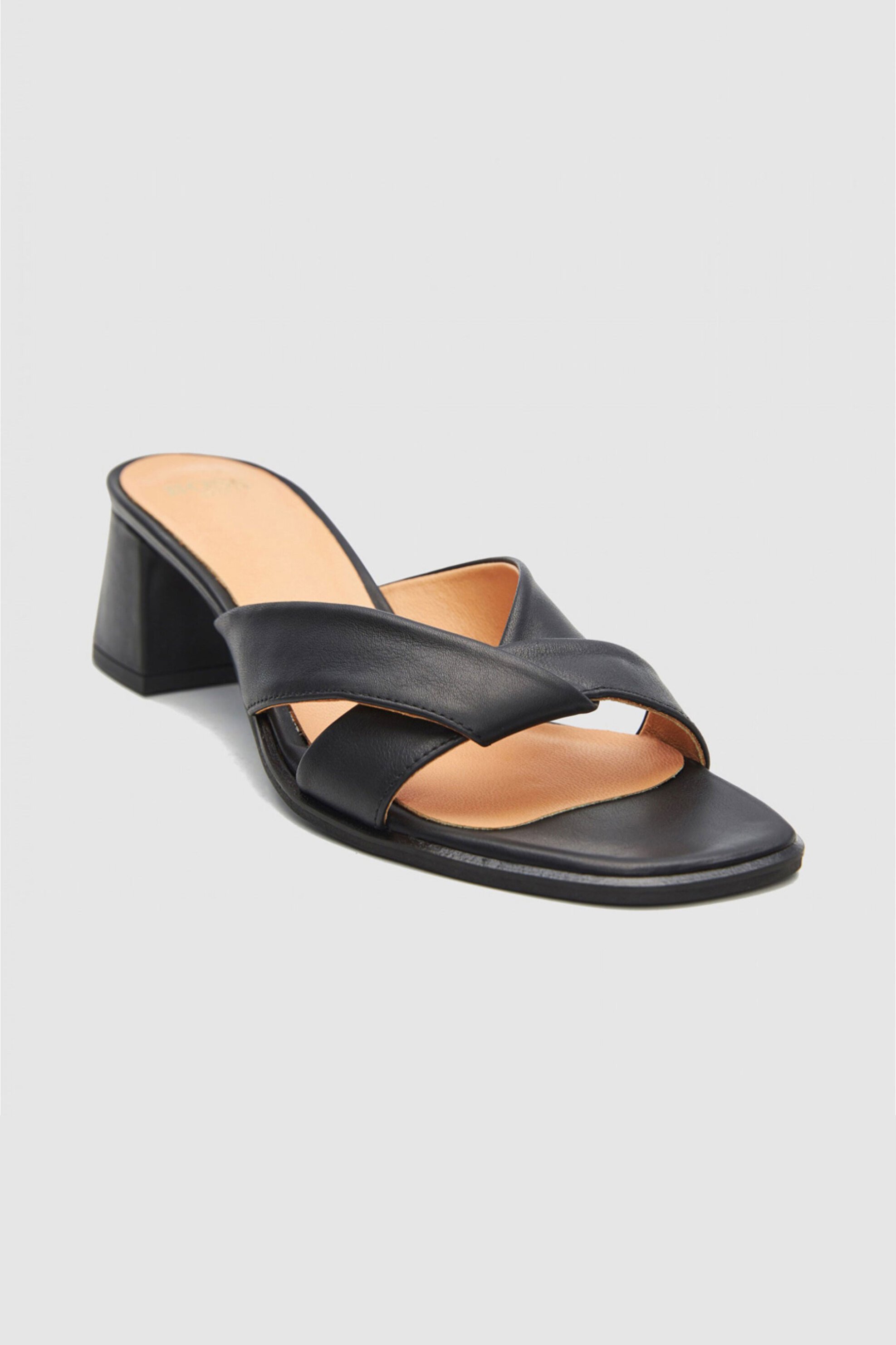 Boss Shoes γυναικεία δερμάτινα mules - BW20023 Μαύρο φωτογραφία