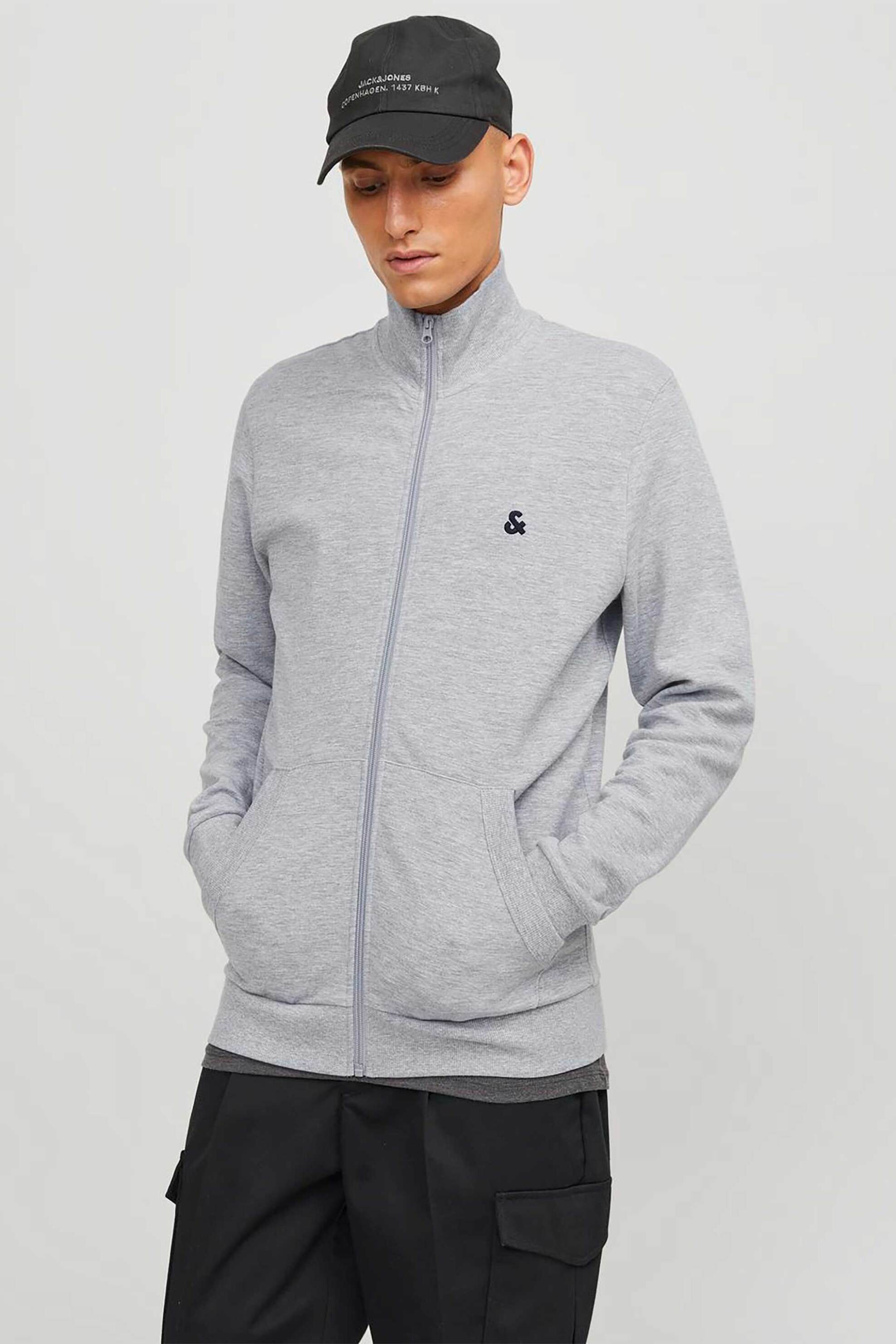 JACK & JONES ανδρική ζακέτα φούτερ μονόχρωμη με κεντημένο λογότυπο και ψηλό λαιμό Regular Fit - 12250737 Γκρι