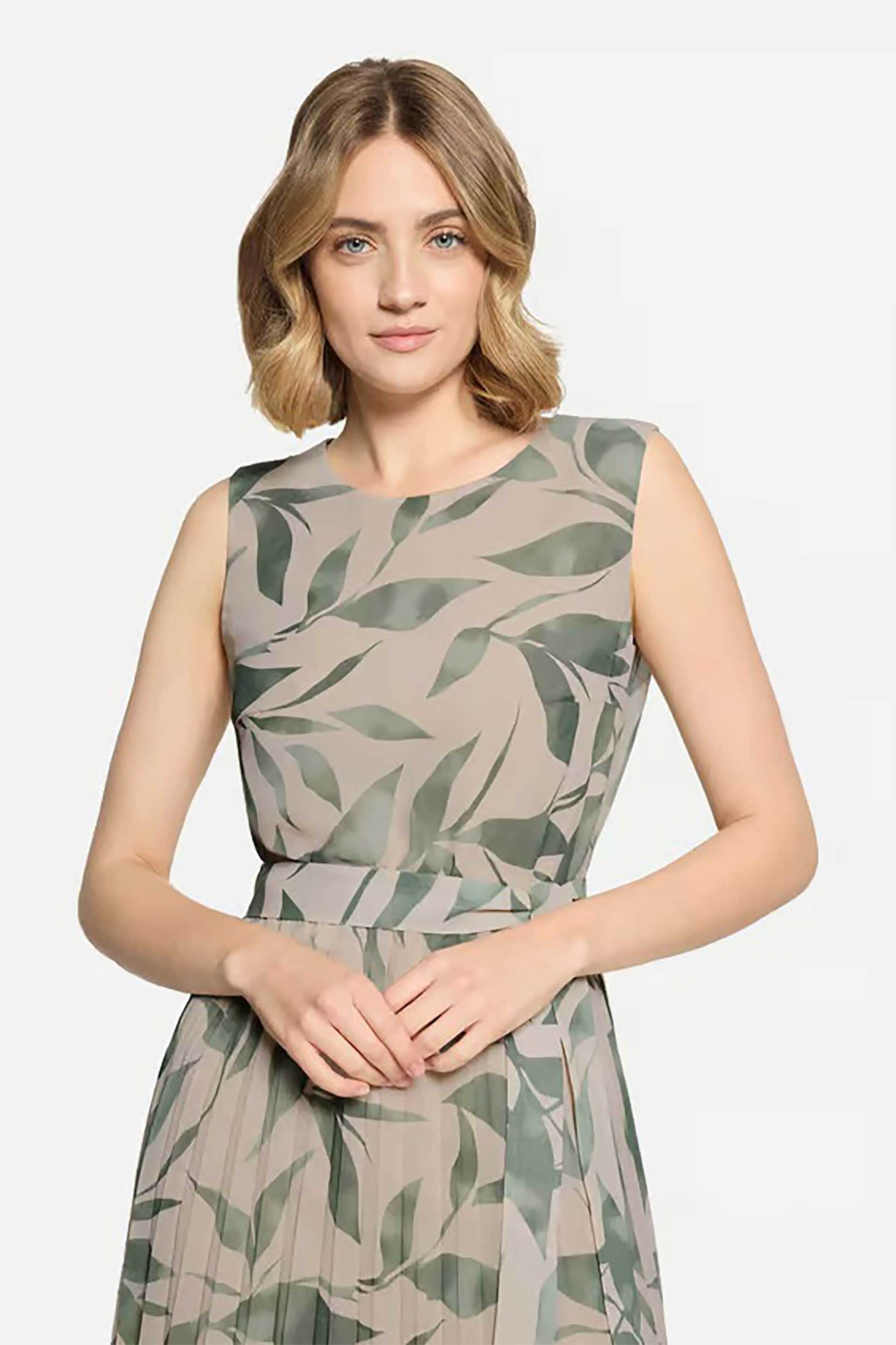 BETTY & CO BETTY & CO γυναικείο midi φόρεμα αμάνικο πλισέ με tropical print - 1007/3260 Λαδί - 2