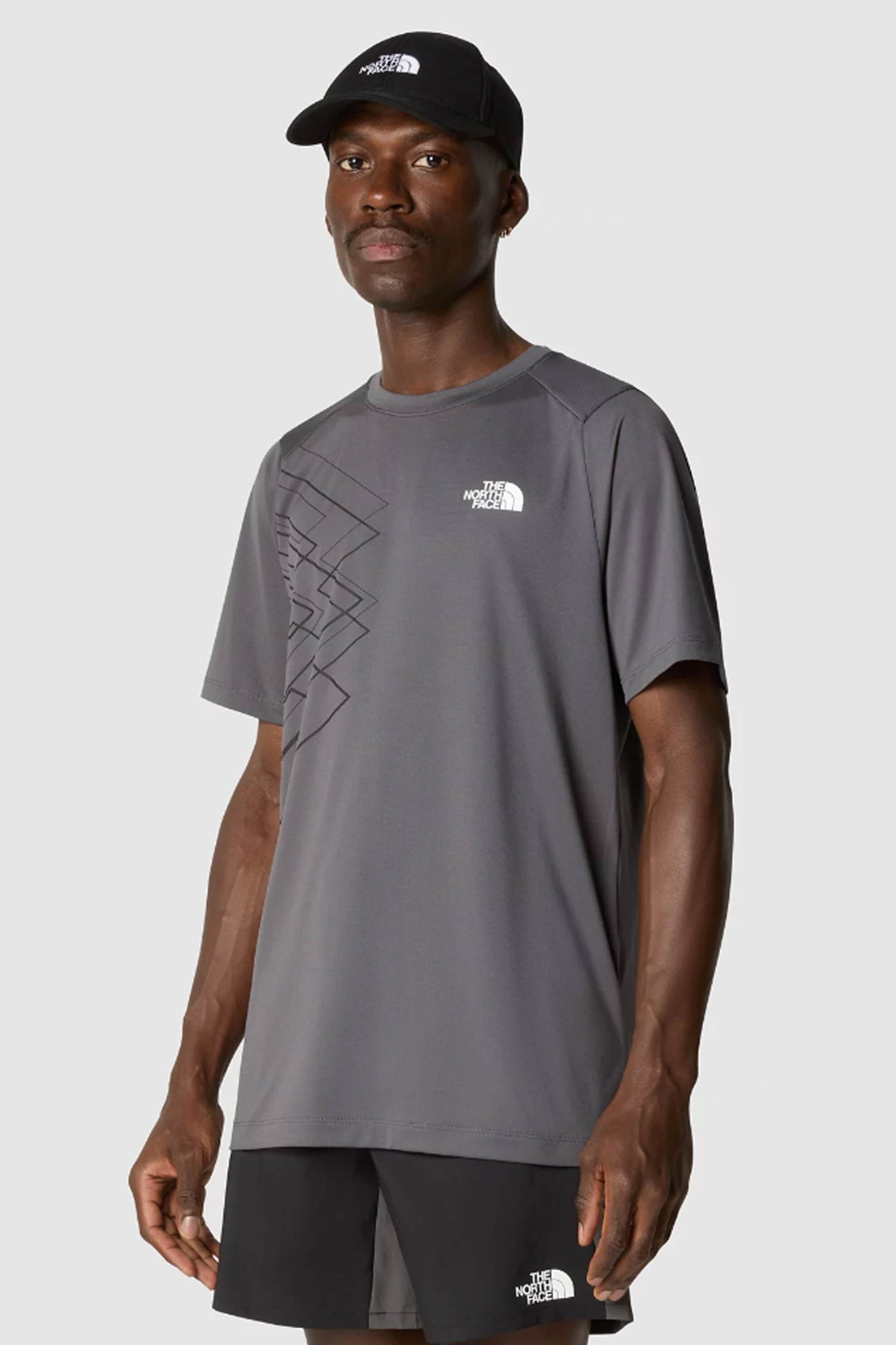 Ανδρική Μόδα > Ανδρικά Ρούχα > Ανδρικές Μπλούζες > Ανδρικά T-Shirts The North Face ανδρικό T-shirt μονόχρωμο με contrast λεπτομέρειες "Mountain Athletics" - NF0A87JKXI11 Ανθρακί