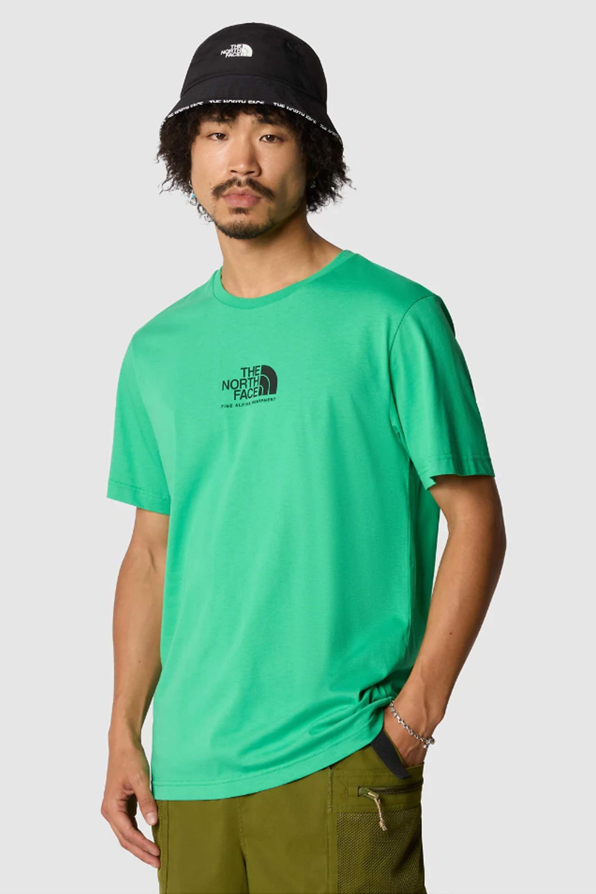 Ανδρική Μόδα > Ανδρικά Ρούχα > Ανδρικές Μπλούζες > Ανδρικά T-Shirts The North Face ανδρικό T-shirt μονόχρωμο βαμβακερό με contrast λογότυπο "Fine Alpine Equipment" - NF0A87U3PO81 Πράσινο Tropical
