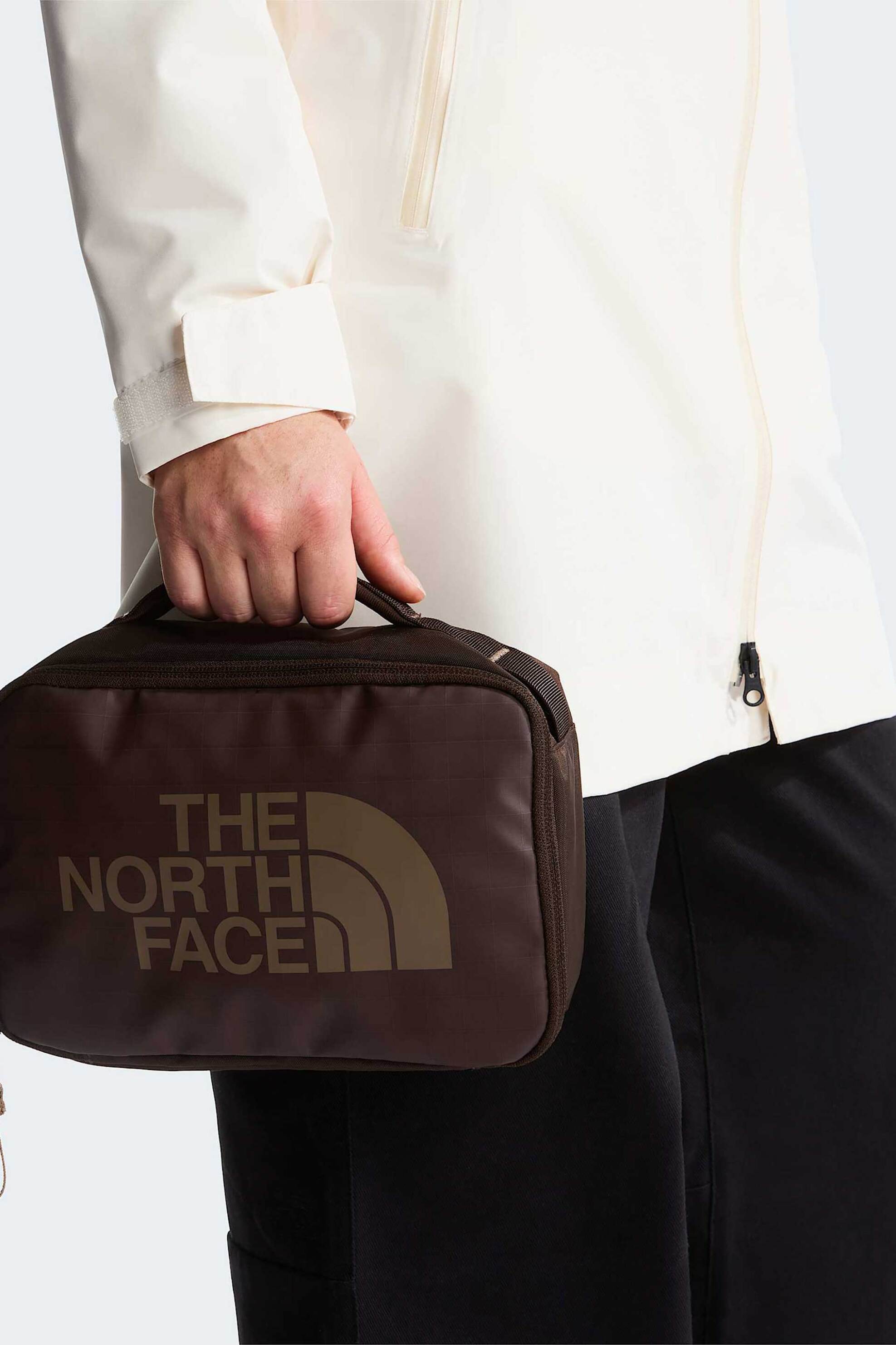 The North Face Unisex Τσαντάκι Νεσεσέρ Base Camp Voyager Wash - Nf0A81Bltgv1 Καφέ Σκούρο