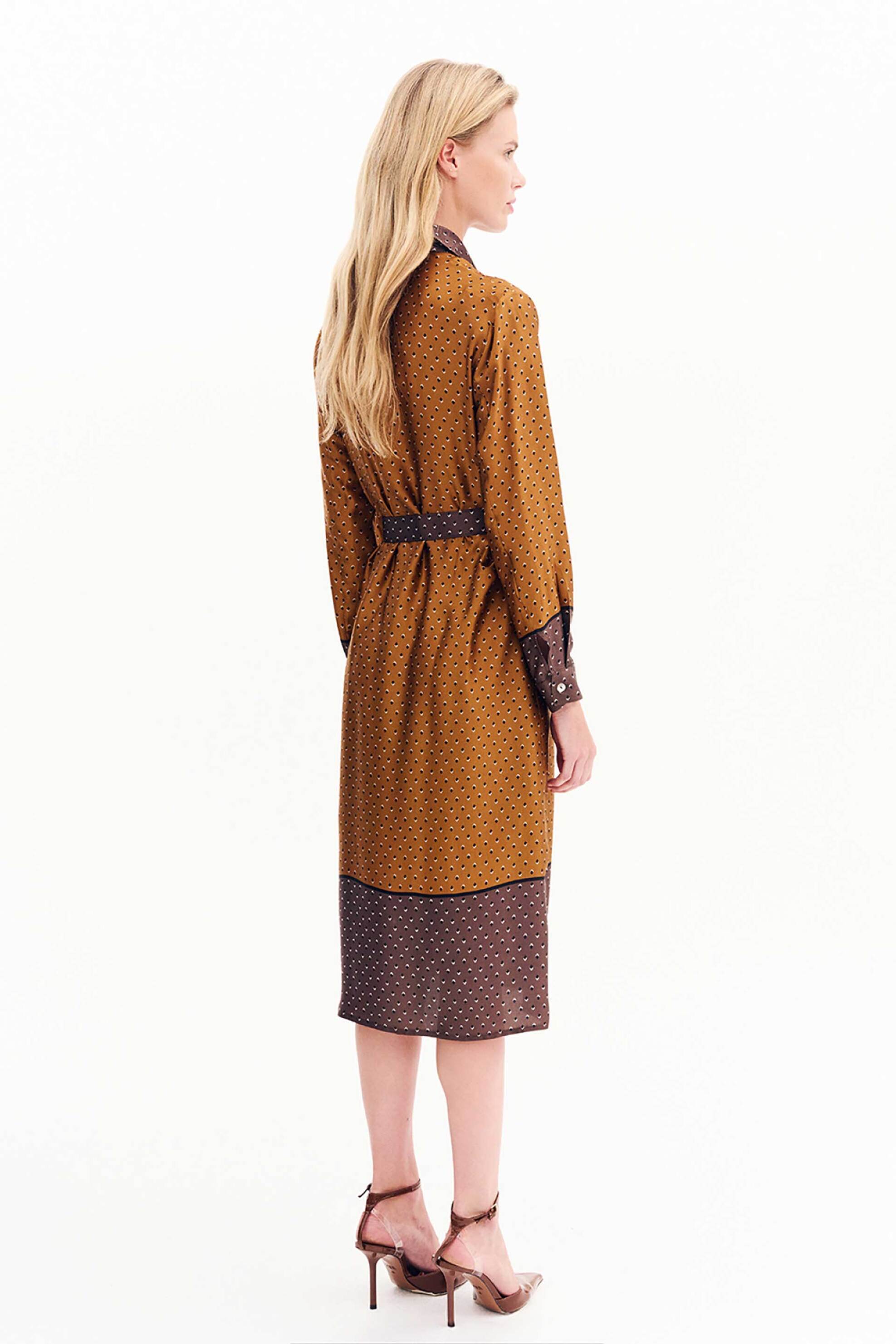 Forel γυναικείο midi φόρεμα σεμιζιέ με all-over print με σατέν υφή - 081.50.01.028 Χρυσό φωτογραφία